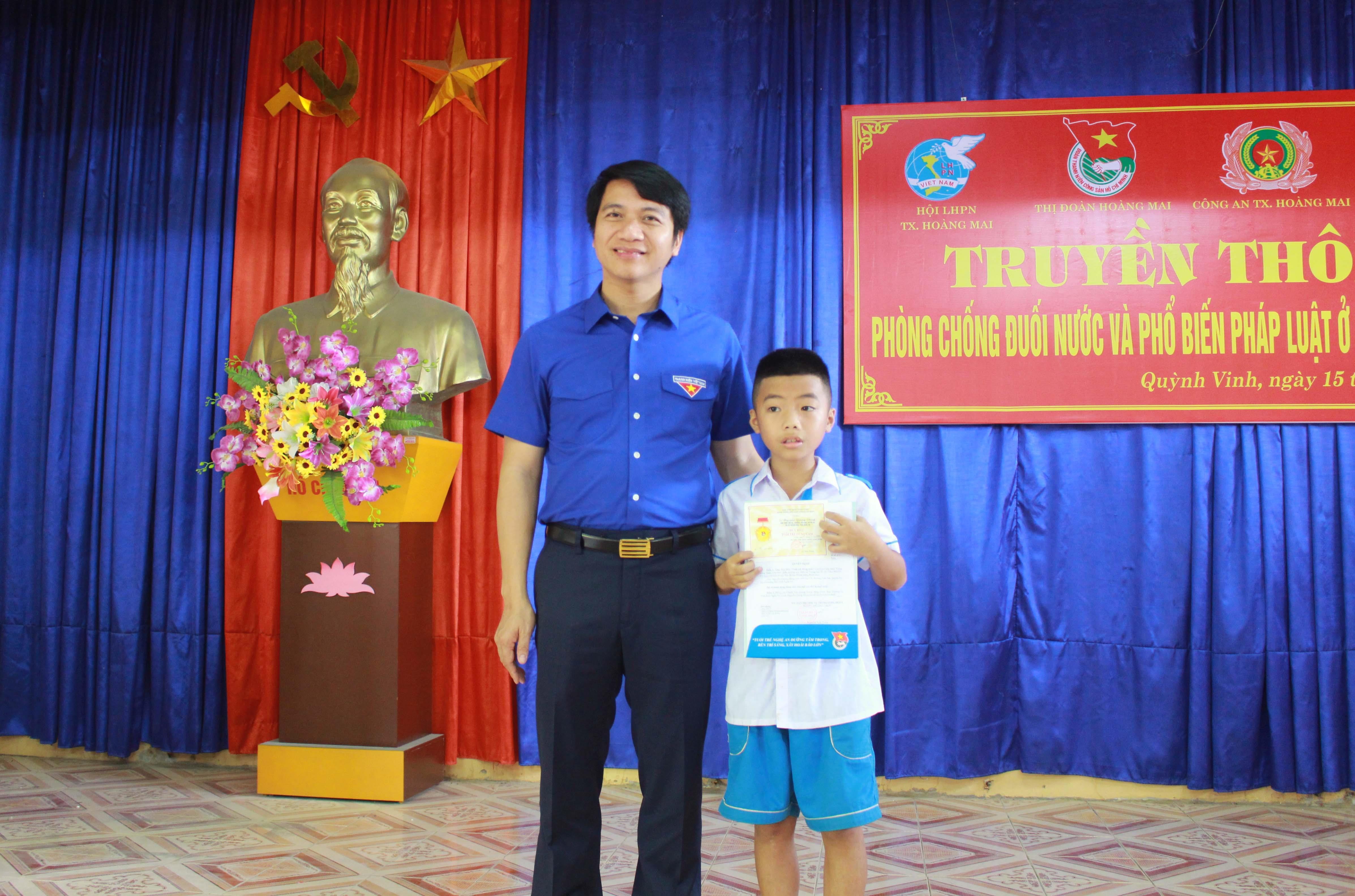 em Nguyễn Ngọc Dũng là tấm gương điển hình về người tốt, việc tốt, để đoàn viên, thanh niên học tập, lan tỏa hình ảnh đẹp về lớp đội viên, đoàn viên chăm ngoan, học tốt, có lối sống nghĩa tình, biết quan tâm đến gia đình, bạn bè và những người xung quanh. Ảnh: Phương Thúy