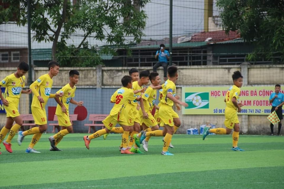 U13 SLNA cũng không chịu thua kém lứa đàn em khi bước vào bán kết với thành tích bất bại. Ảnh tư liệu