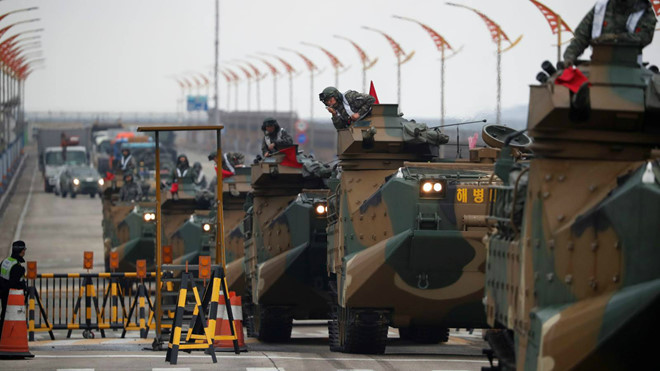 Xe tấn công đổ bộ của Hàn Quốc trong một cuộc tập trận với Mỹ /// Reuters