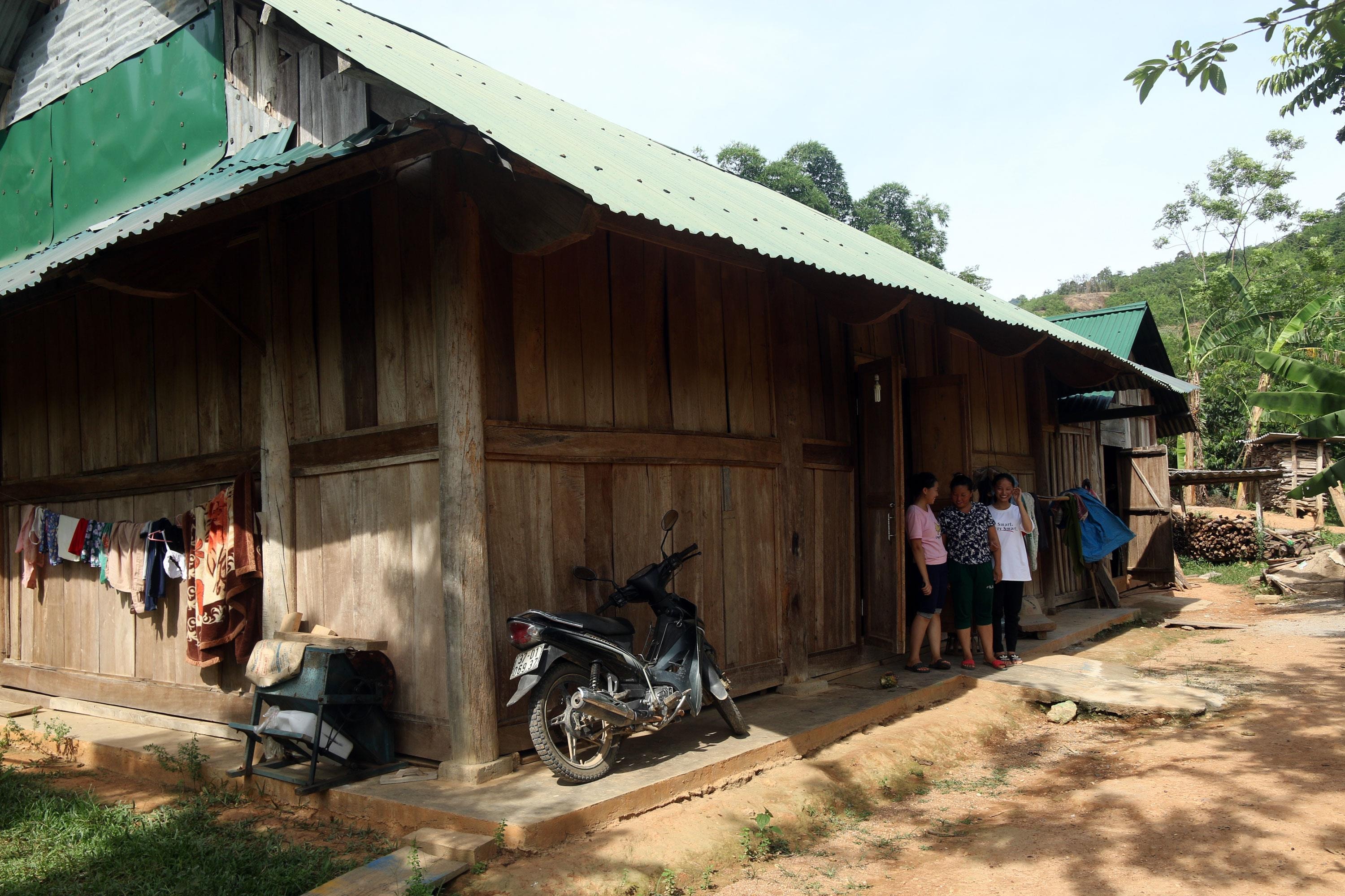 Ngôi nhà nơi nữ sinh người Mông Và Y Pà sinh sống.