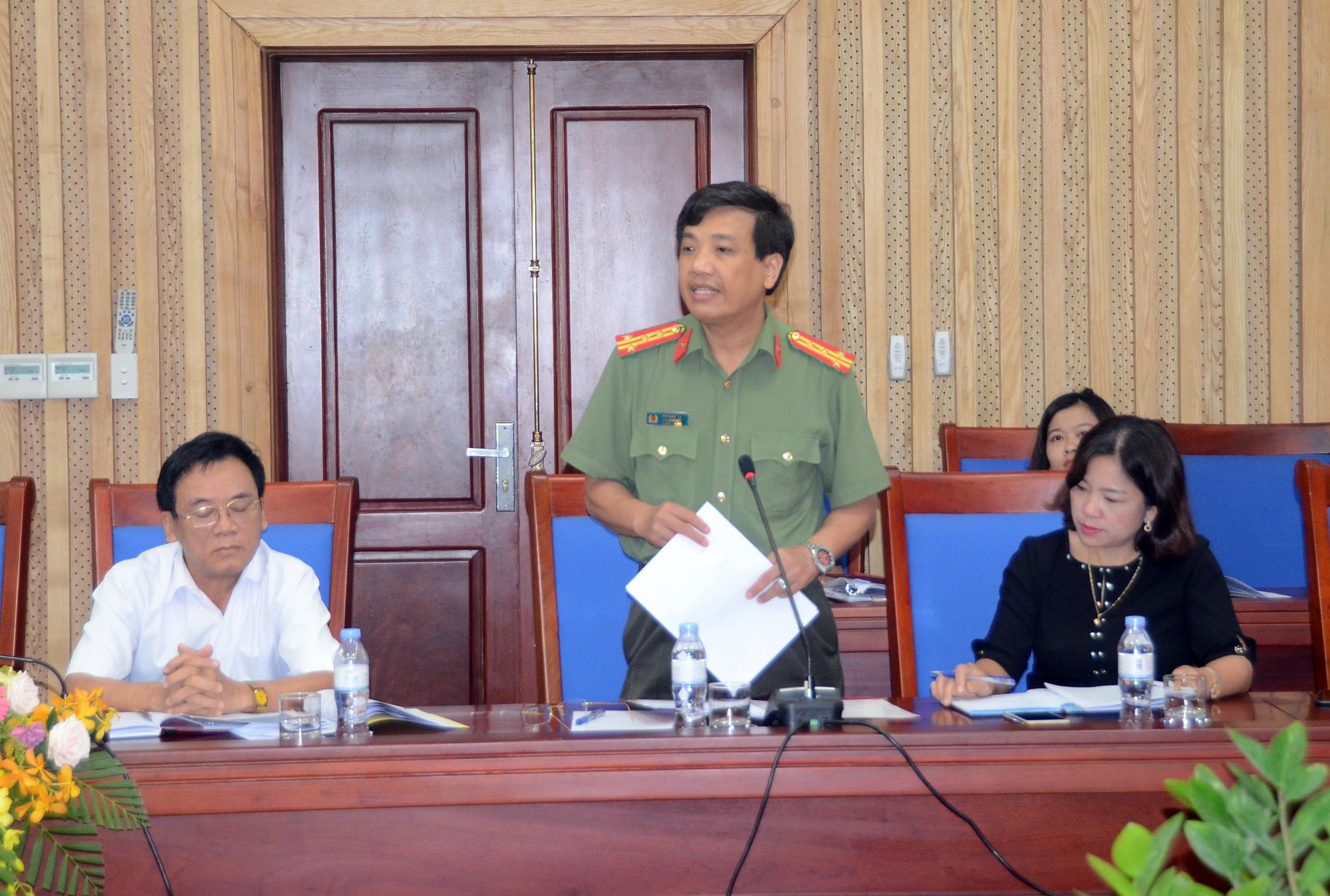 Lãnh đạo Công an tỉnh thông tin về các vụ việc. Ảnh: Thành Chung