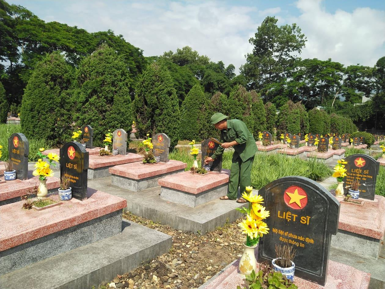 Hầu hết các ngôi mộ tại Nghĩa trang Đồi Độc Lập đều chưa xác định được danh tính. Ảnh: Thanh Nga