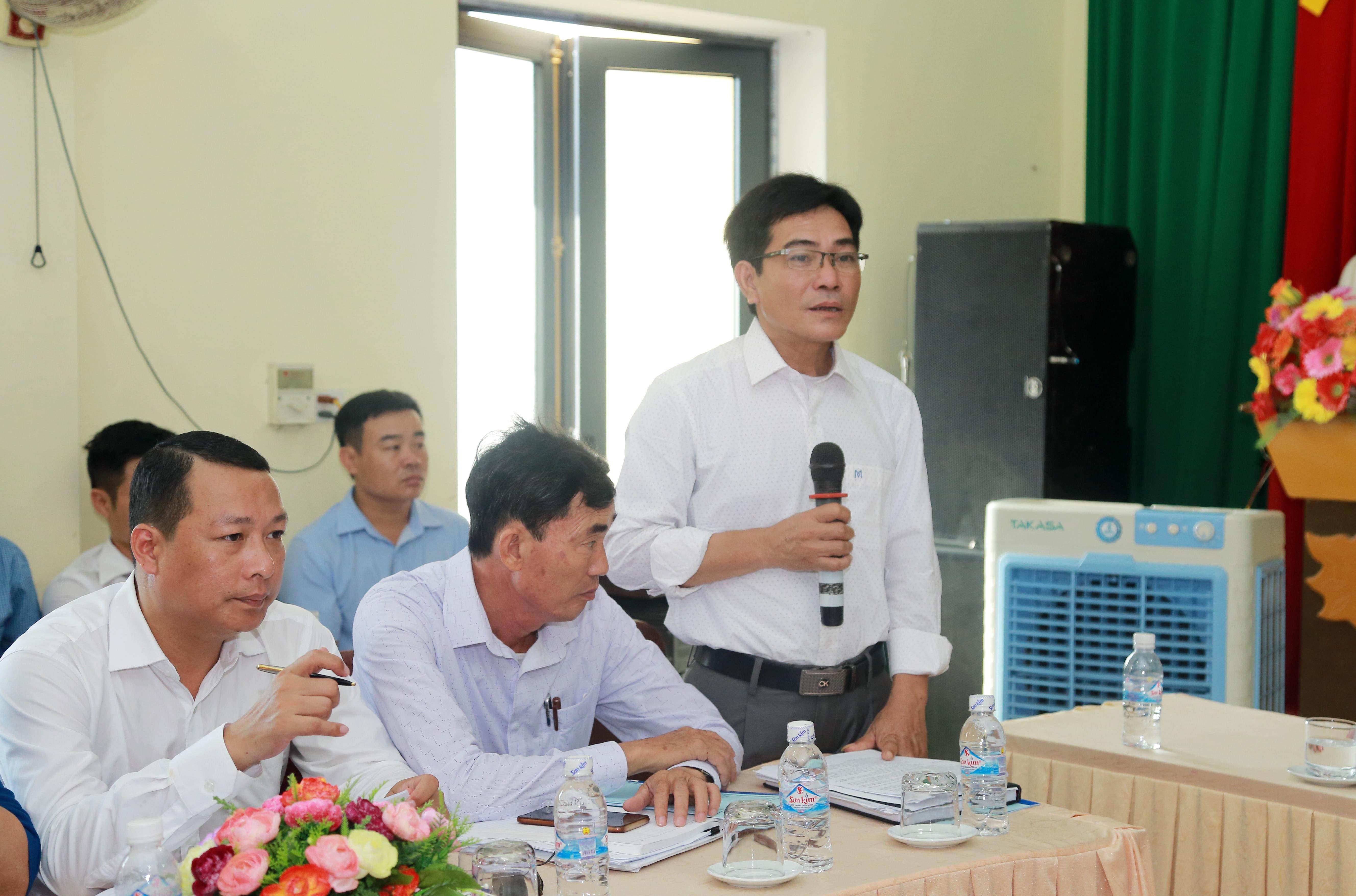 Bí thư Đảng ủy, Chủ tịch HĐND xã Nghi Diên Phan Công Dương phát biểu tại buổi làm việc. Ảnh: Đào Tuấn 