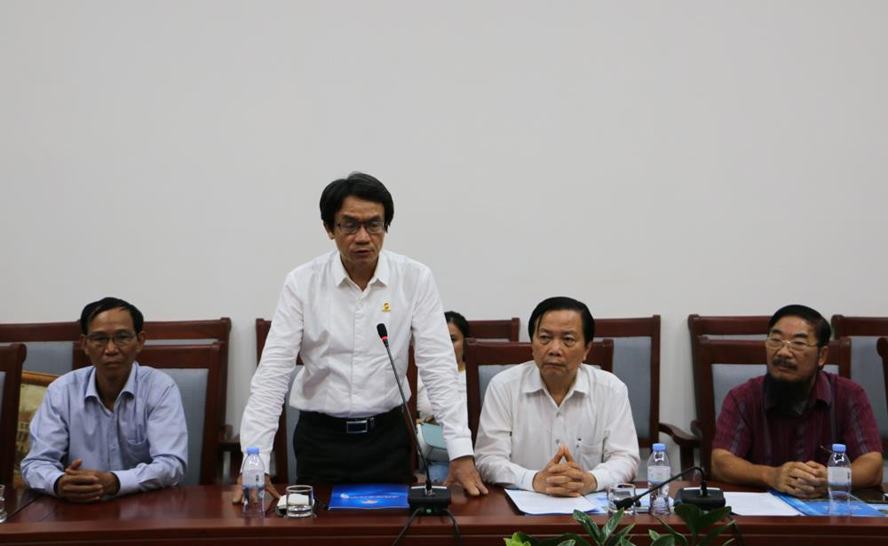 Ông Trần Việt Anh - Phó Chủ tịch Hiệp hội DN thành phố Hồ Chí Minh báo cáo, trao đổi với UBND tỉnh Nghệ An về tiềm năng đầu tư của 3.000 doanh nghiệp thành viên. Ảnh: Nguyễn Hải