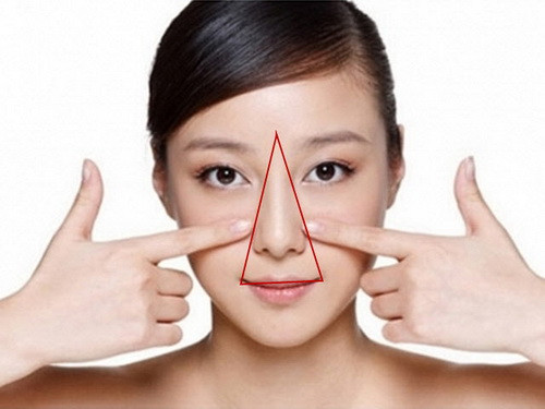 Nặn mụn vùng tam giác trên mũi rất dễ bị nhiễm trùng. Ảnh minh họa