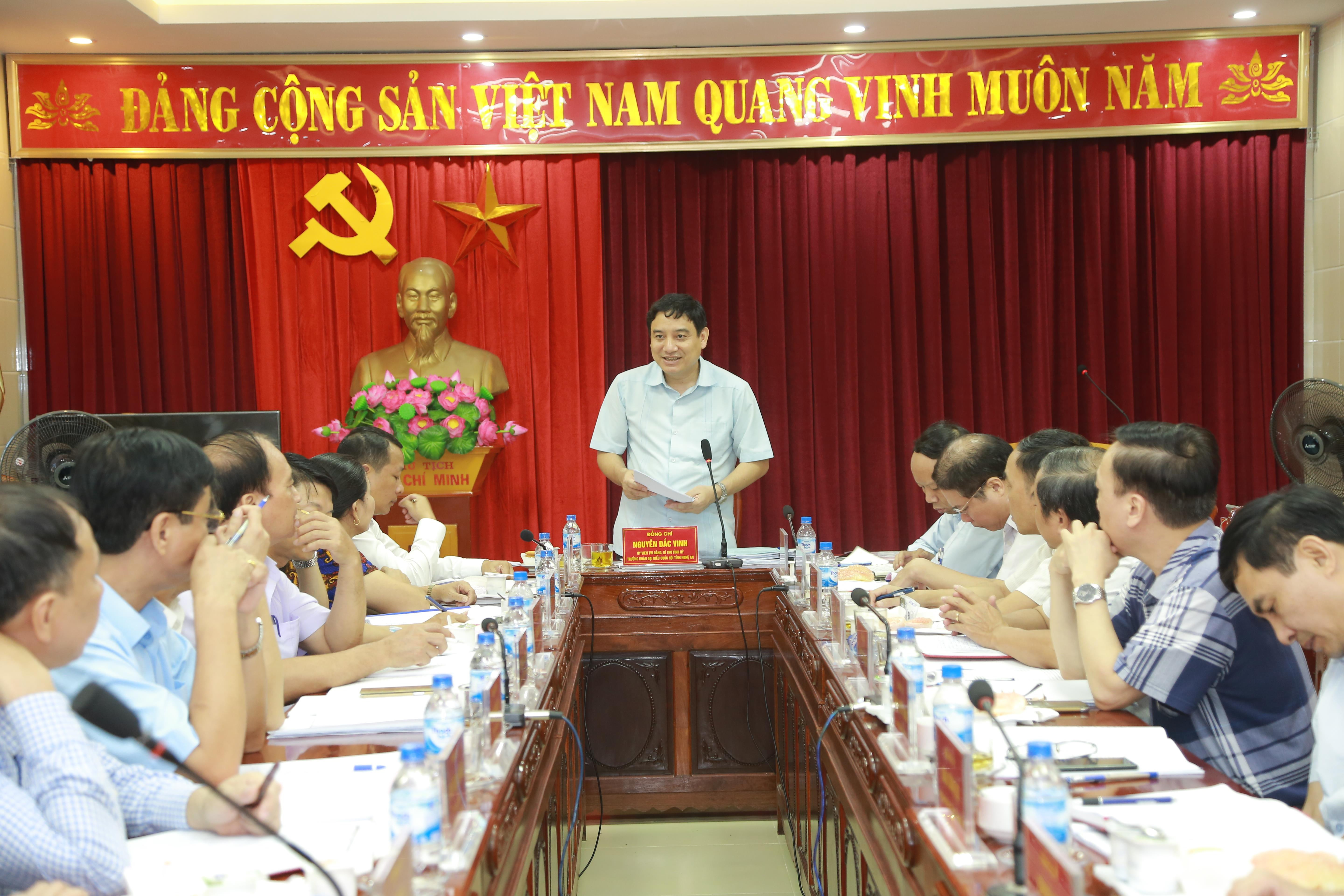 Bí thư Tỉnh ủy dẫn đầu Đoàn kiểm tra số 10 làm việc với BTV Huyện ủy Nghi Lộc. Ảnh: Đào Tuấn 