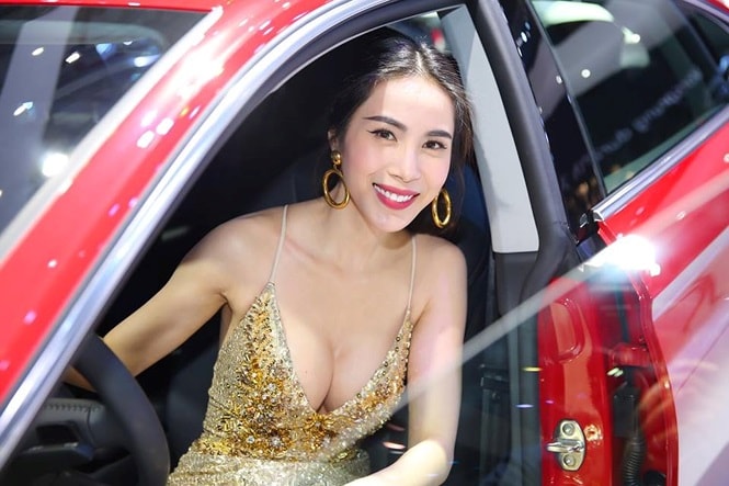 Thủy Tiên lại gây 'sốt' khi tung ảnh mặc áo tắm siêu gợi cảm - ảnh 5