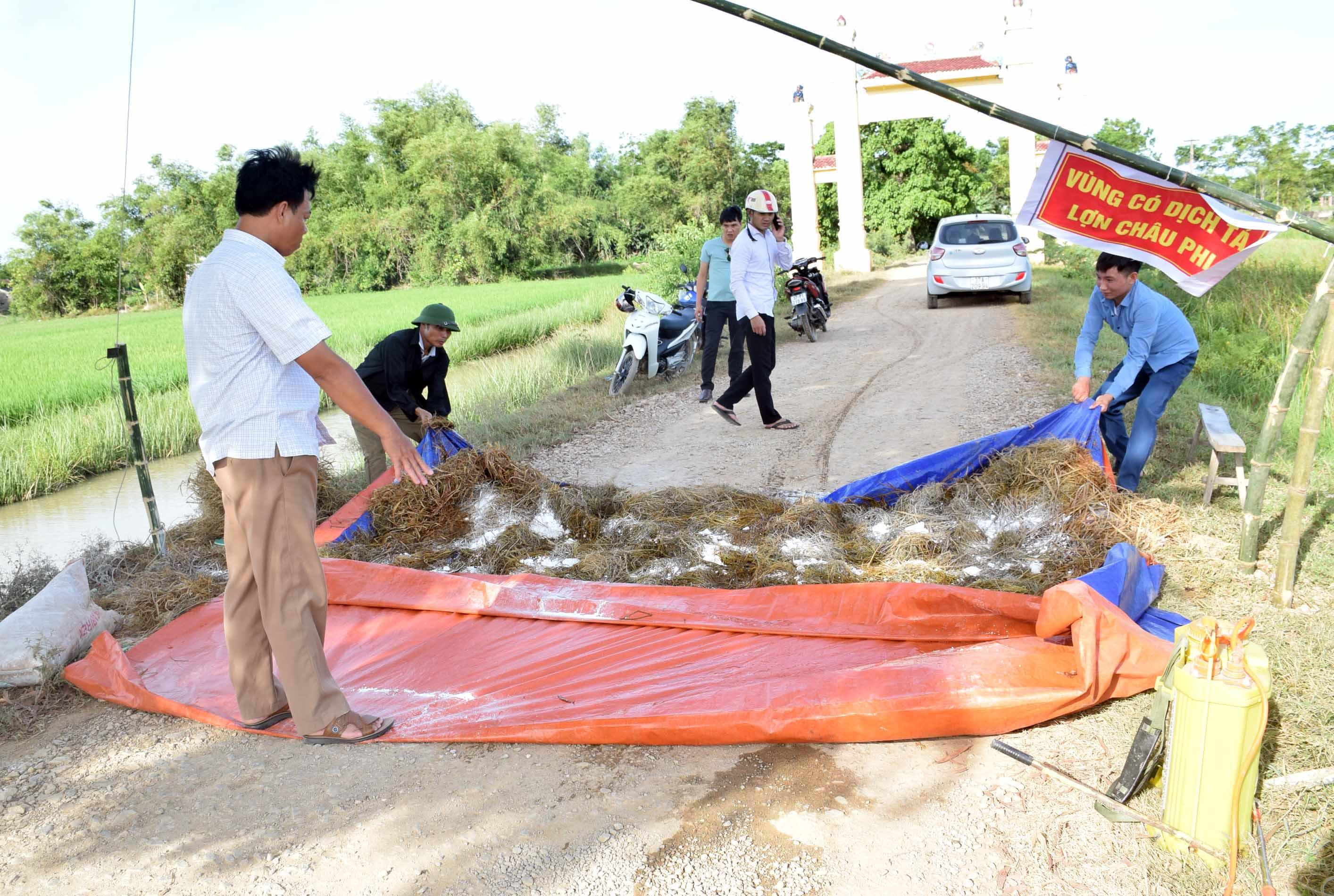 Lập chốt kiểm soát dịch tả lợn châu Phi tại các địa phương có dịch. Ảnh: Xuân Hoàng