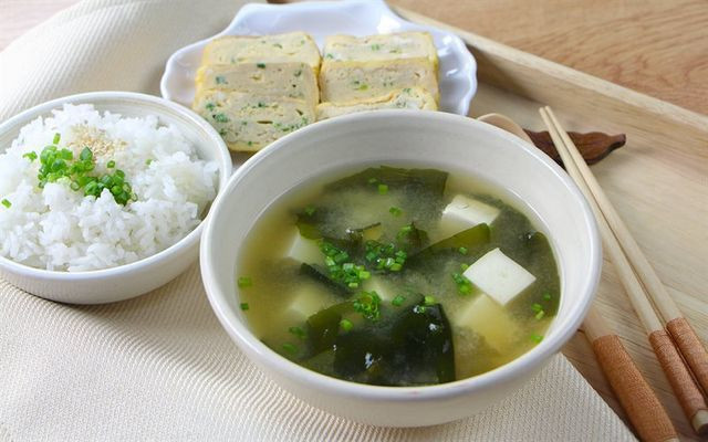 Món canh miso là món ăn dân dã nhưng rất nổi tiếng ở Nhật Bản.