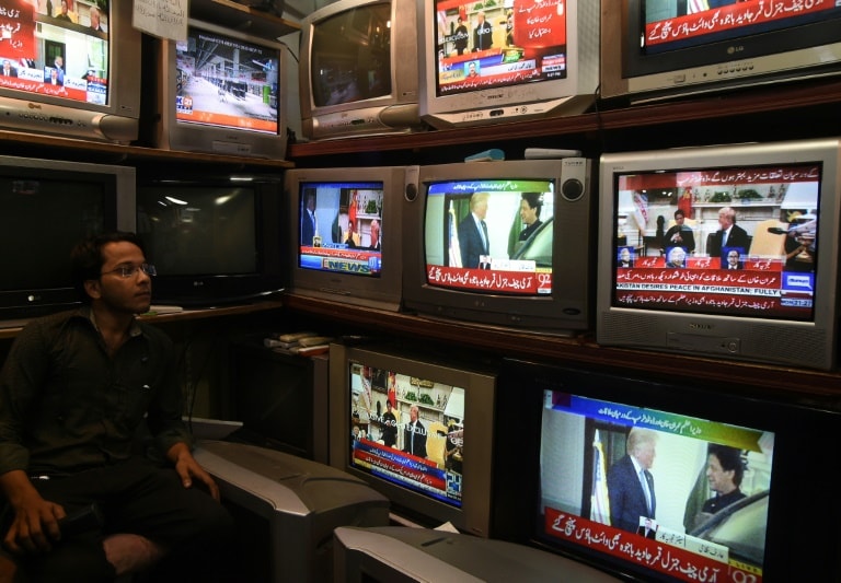 Dư luận theo dõi cuộc gặp Trump-Khan từ Karachi. Ảnh: AFP