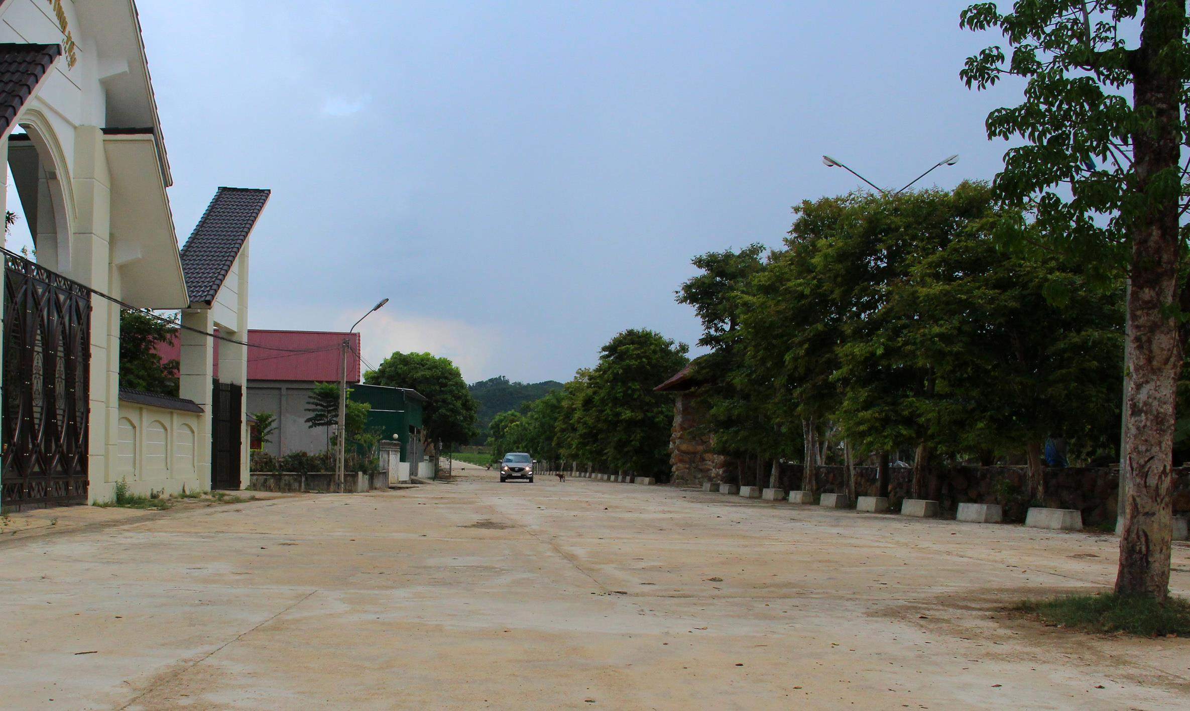 Đường giao thông nông thôn thuộc địa phận xóm 3, xã Kỳ Tân (Tân Kỳ) rộng gần 17m. Ảnh: Thanh Quỳnh