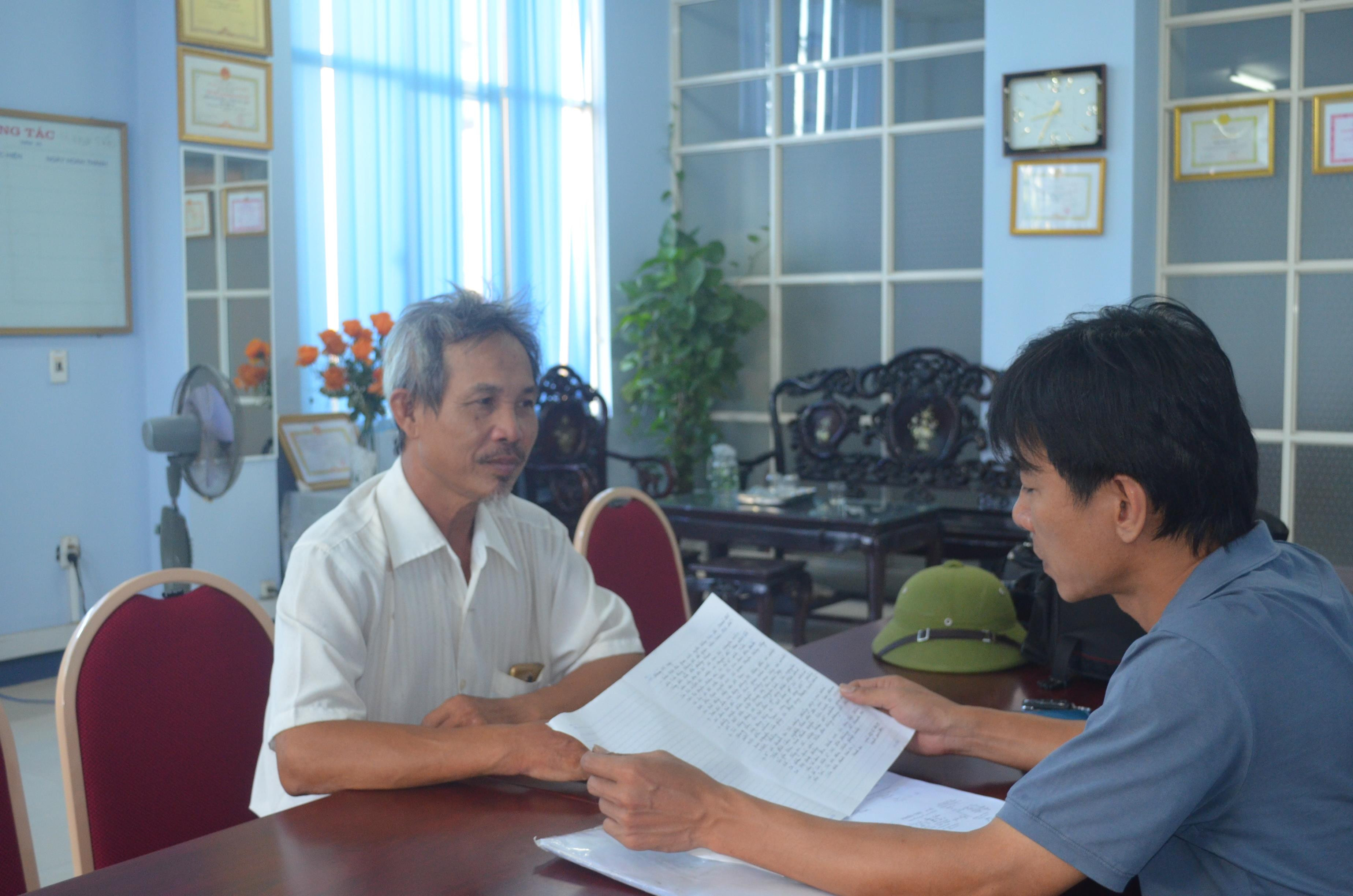 Xóm trưởng xóm 14, xã Thanh Hà, thông tin đến Báo Nghệ An về những dấu hiệu sai phạm trong thu, chi kinh phí đầu tư đường điện 10KW.