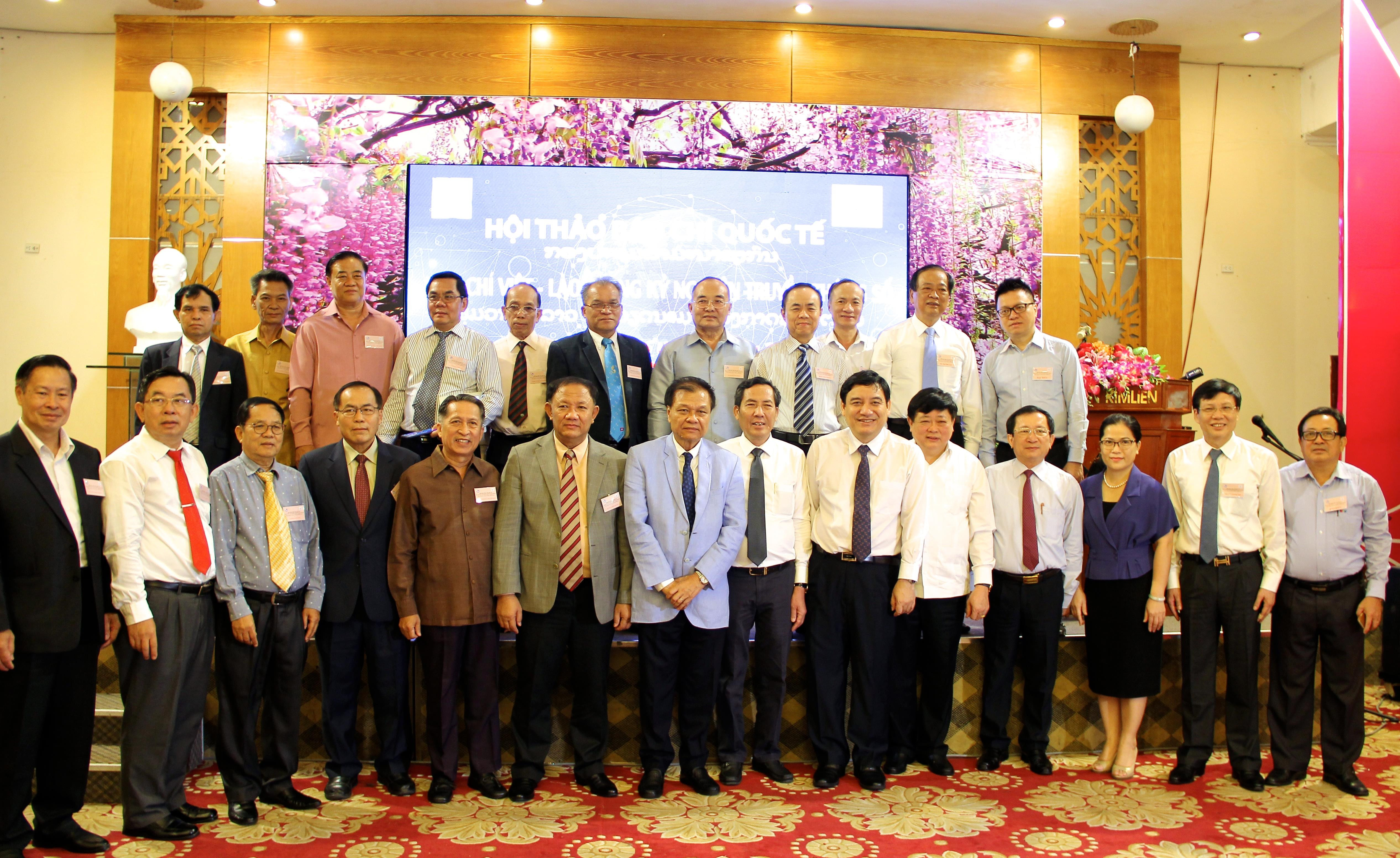Các đại biểu tham dự buổi khai mạc Hội thảo báo chí quốc tế Việt - Lào. Ảnh: Mỹ Nga 