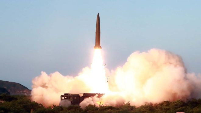 Triều Tiên thử 2 tên lửa đạn đạo tầm ngắn tại bờ biển phía Đông vào sáng ngày 31/7. Ảnh: Reuters