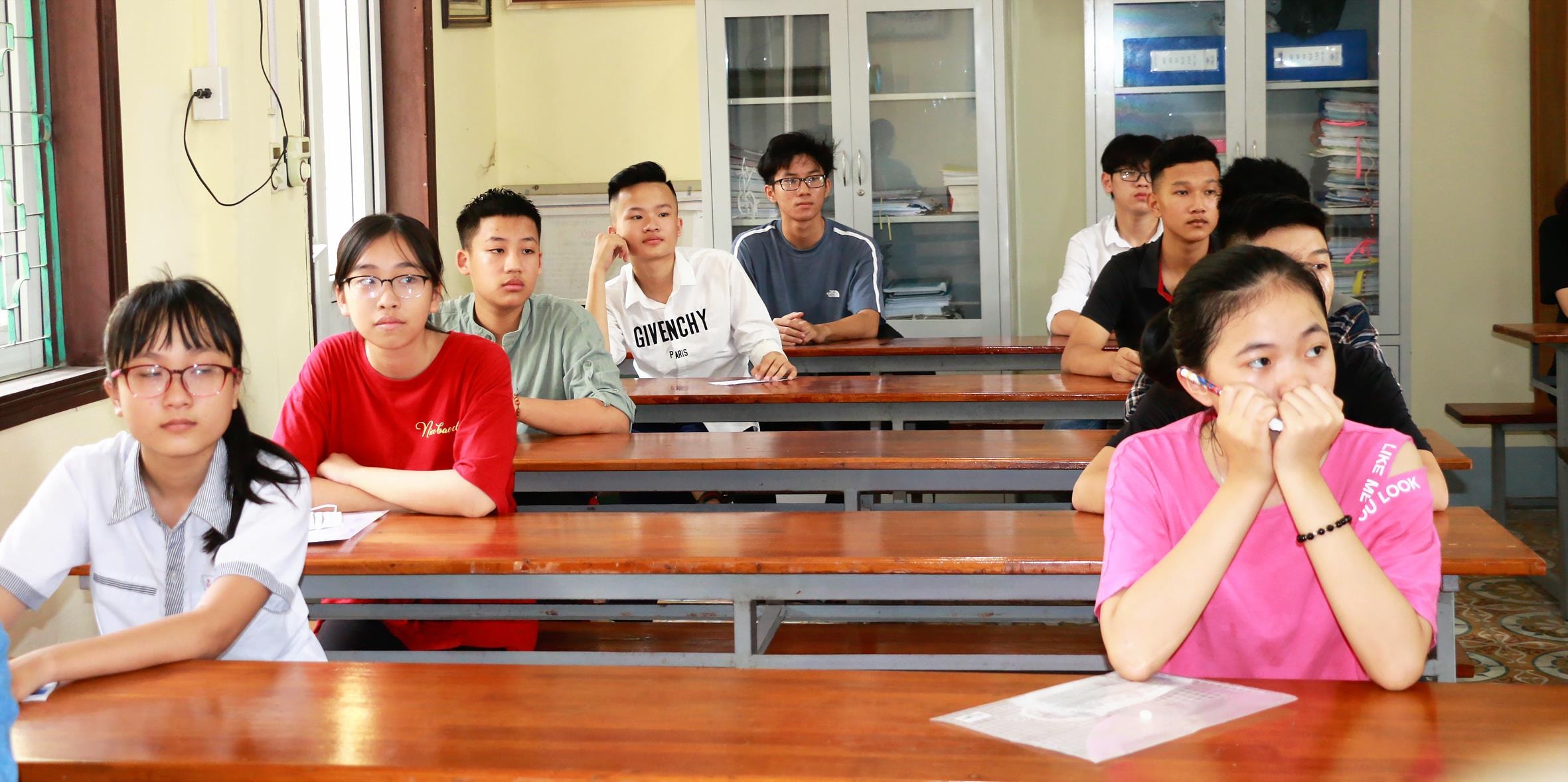 Thí sinh tham dự kỳ thi tuyển sinh vào lớp 10. Ảnh: Mỹ Hà