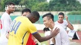 Quế Ngọc Hải và Trọng Hoàng ‘tay bắt mặt mừng’ gặp lại đồng đội SLNA