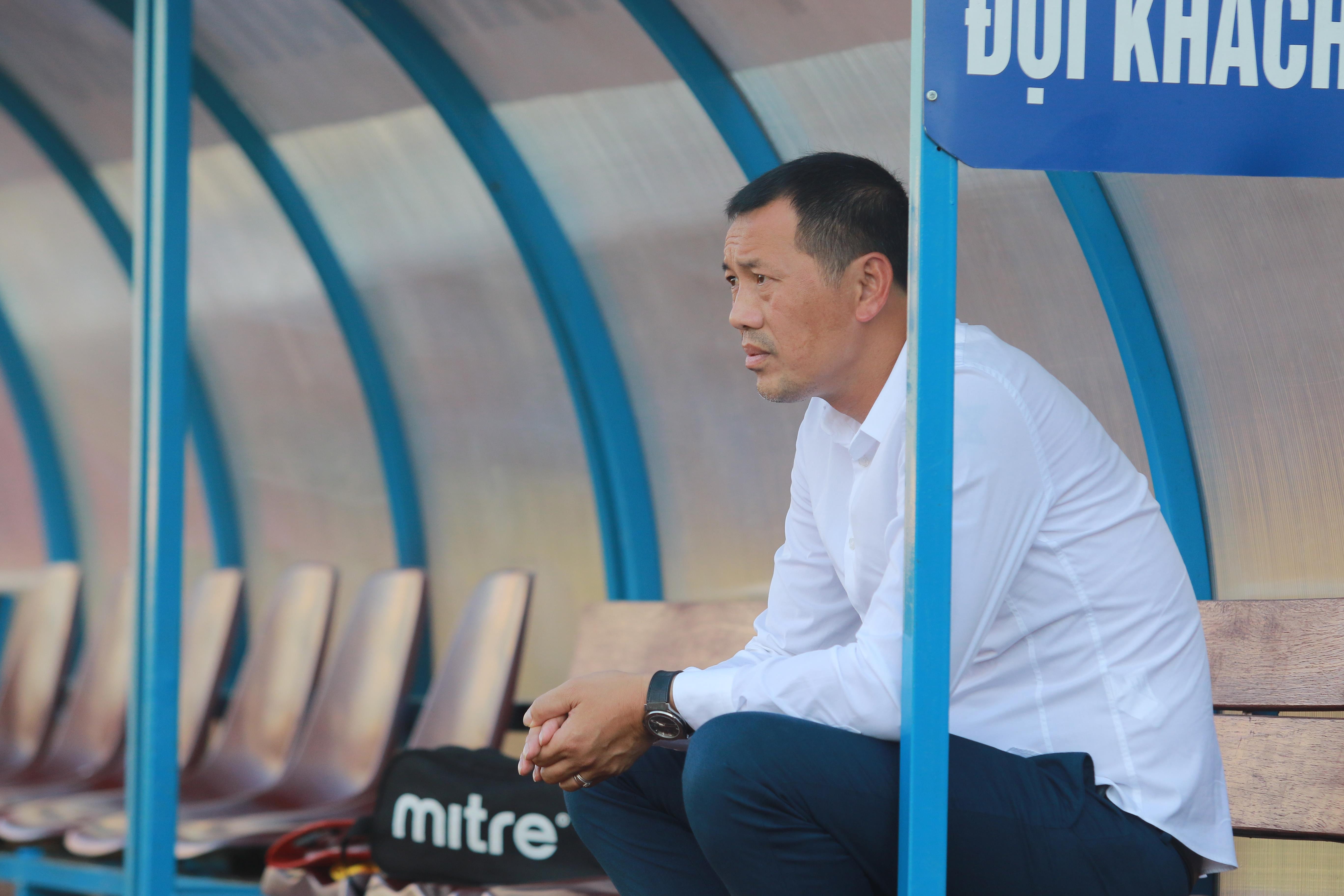HLV Nguyễn Đức Thắng và SLNA đang gặp nhiều khó khăn tại V.League 2019. Ảnh: Trung Kiên