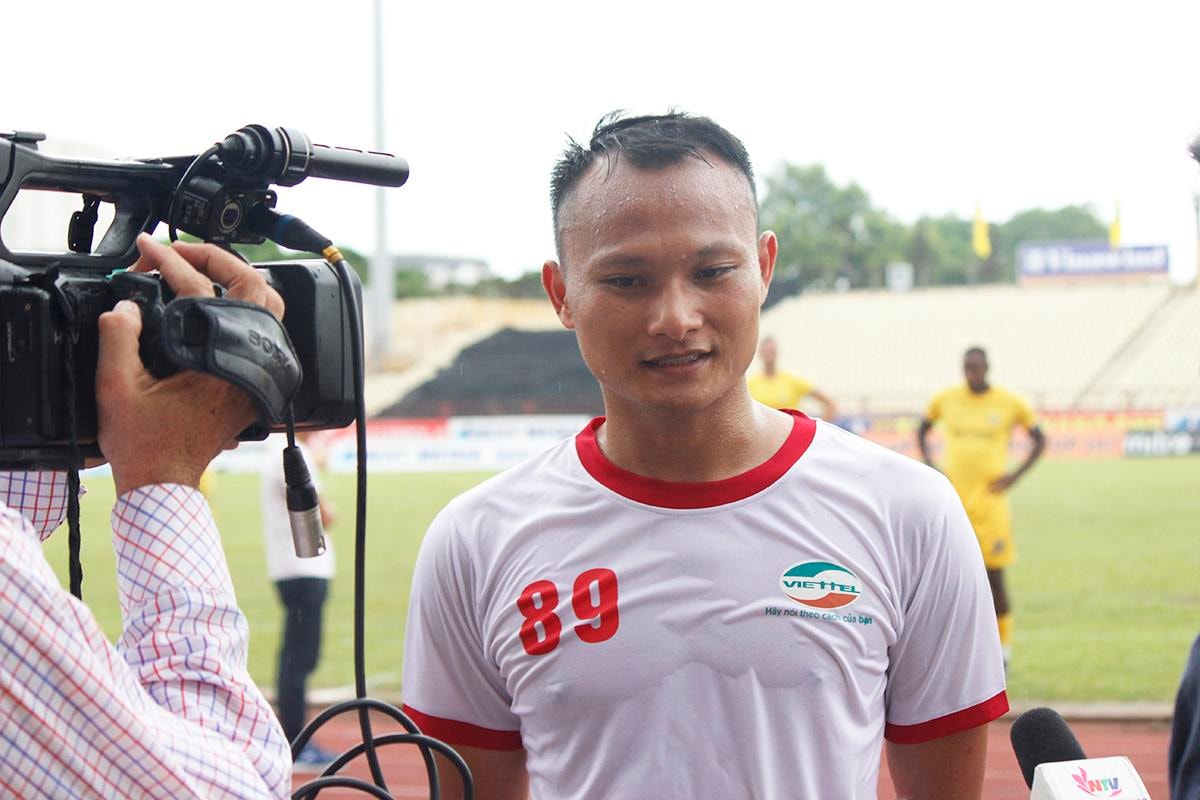 Trưởng thành từ SLNA nhưng Trọng Hoàng đã quá quen với việc phải đối đầu với SLNA. Ảnh: Trung Kiên