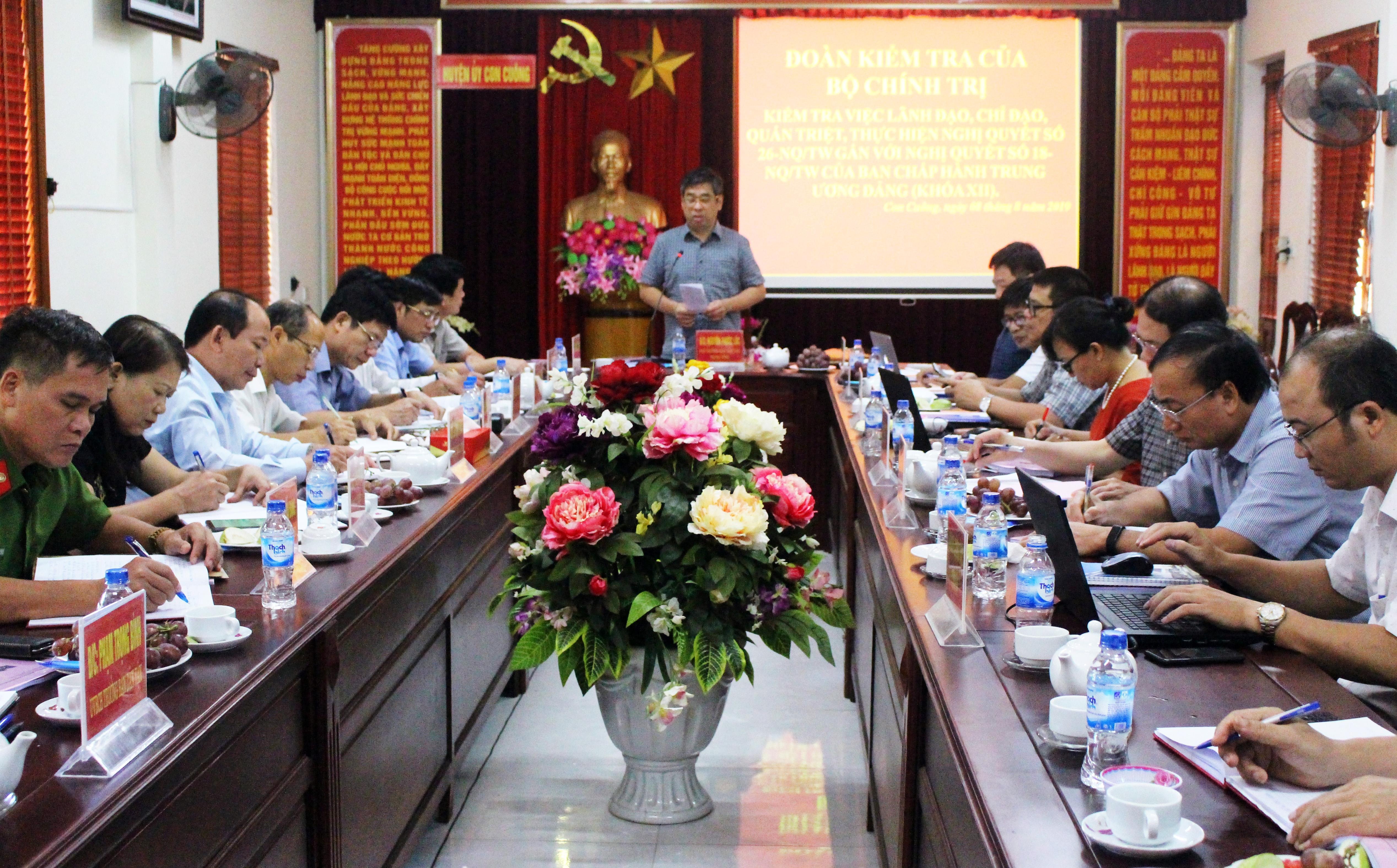 Đồng chí Nguyễn Phước Lộc - Phó trưởng Ban Dân vận Trung ương chủ trì buổi làm việc. Ảnh: Minh Hạnh 