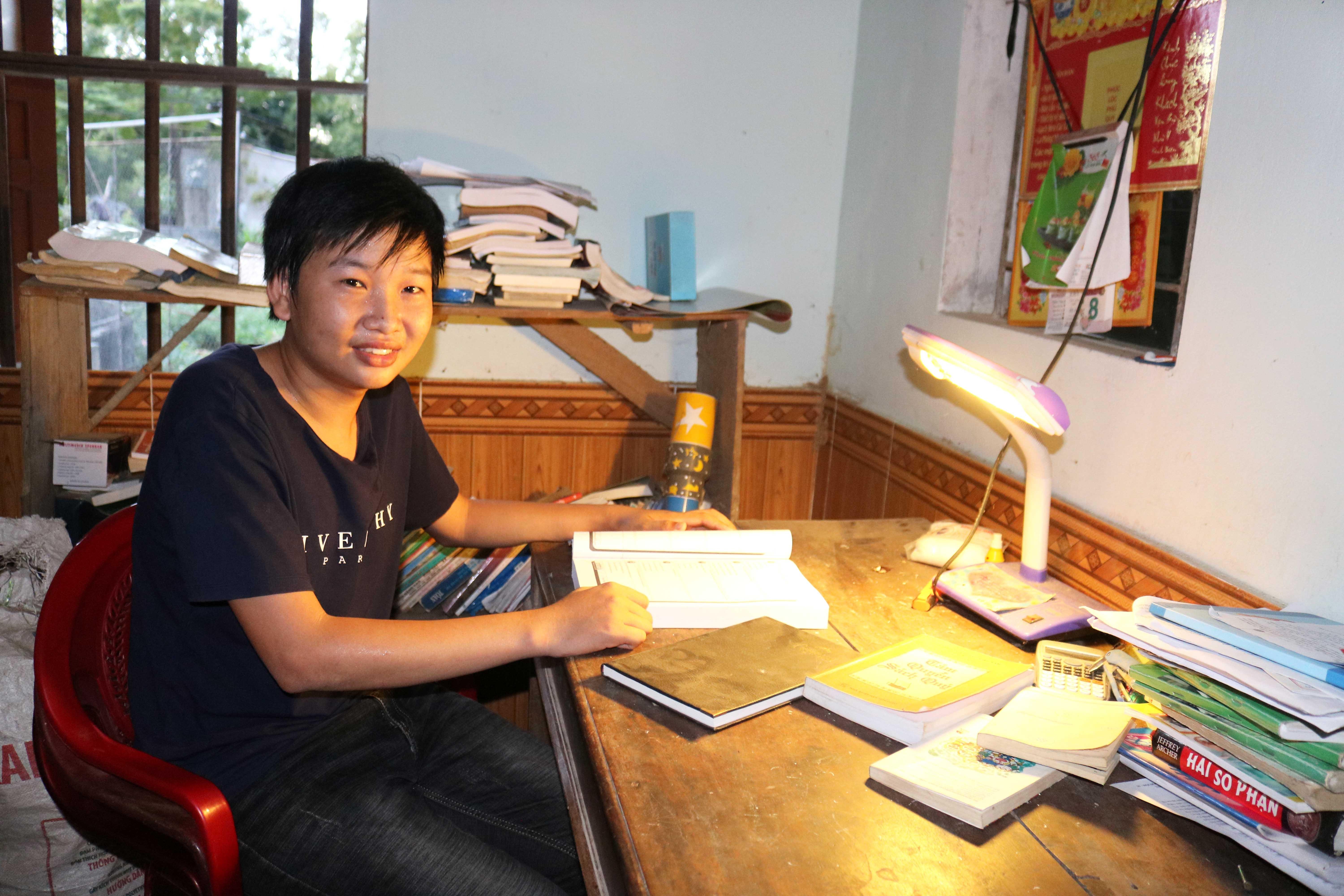 Hoan canh ngheo va thanh tich khung cua gia dinh nam sinh co diem cao nhat huyen Thanh Chuong-hinh-anh-1