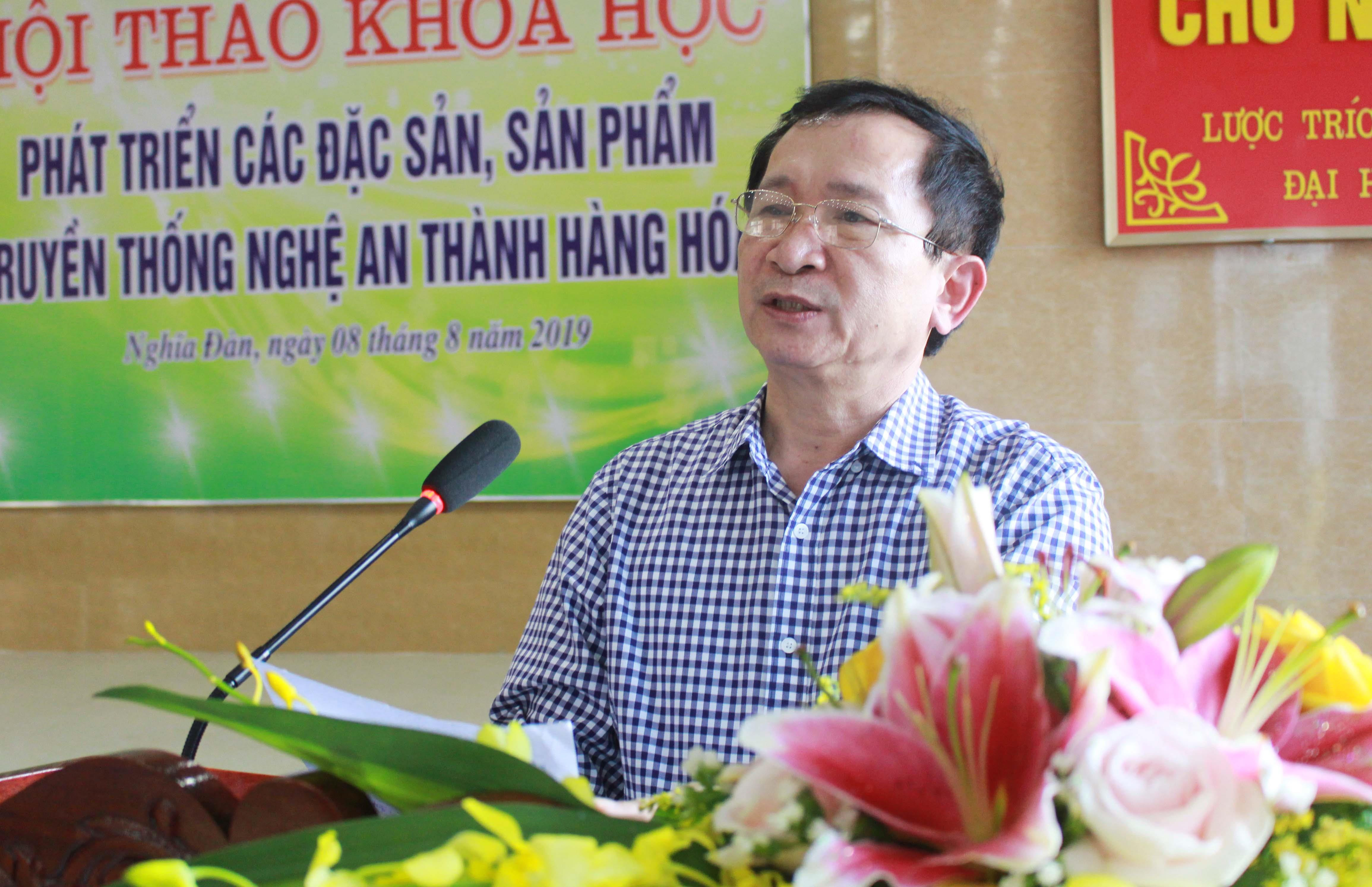 Phó Chủ tịch UBND tỉnh Đinh Viết Hồng phát biểu tại hội thảo. Ảnh: Phương Thúy