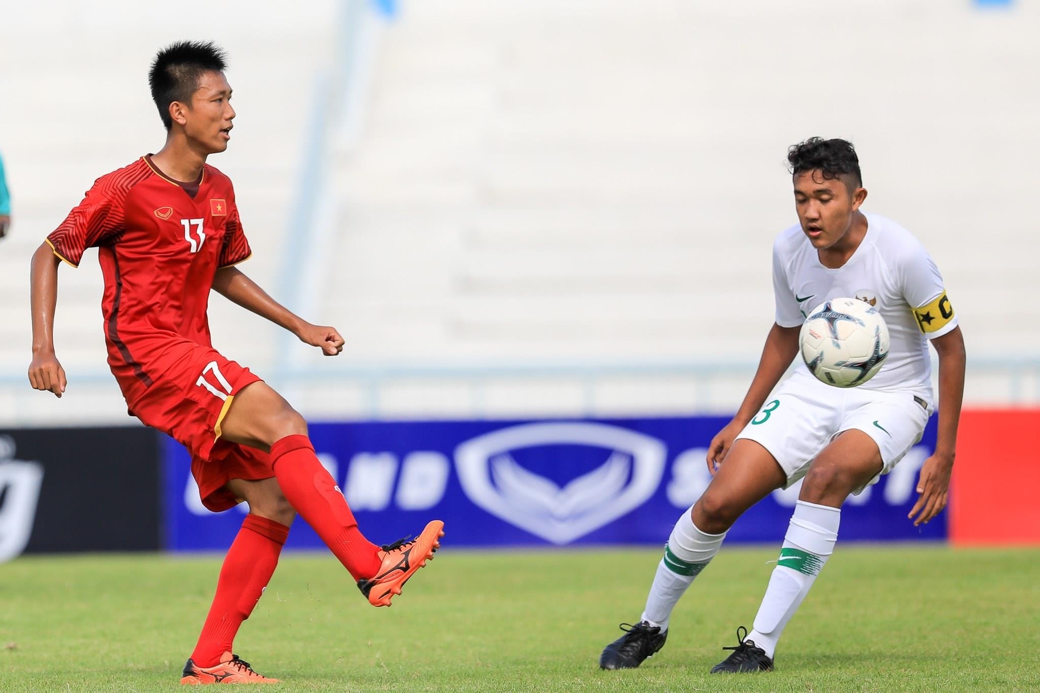 U15 Việt Nam vẫn gặp rất nhiều khó khăn ở cuộc tái đấu với U15 Indonesia. Ảnh: AFF