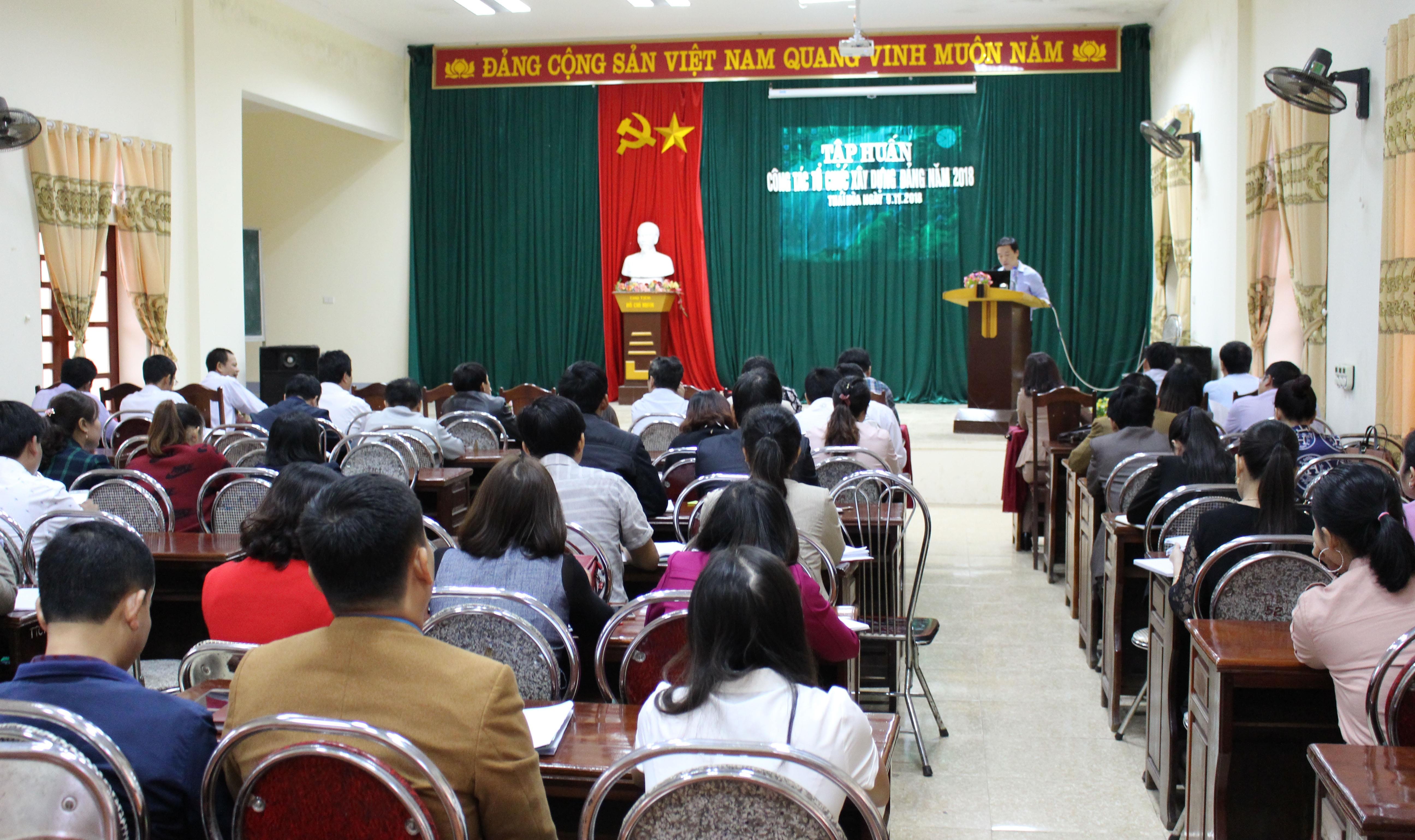 Quang cảnh lớp tập huấn công tác xây dựng Đảng của Thị ủy Thái Hòa. Ảnh: Mai Hoa