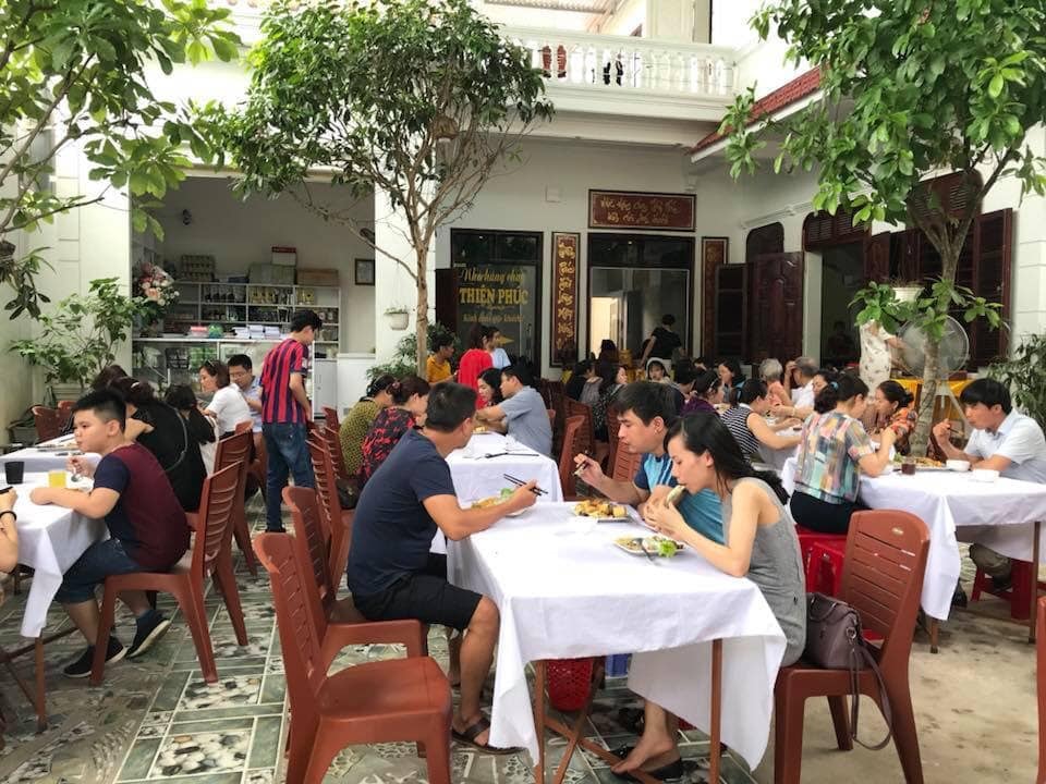 Lượng khách ăn chay ở các nhà hàng vào dịp lễ Vu Lan tăng đột biến so với ngày thường. Ảnh: Thanh Phúc