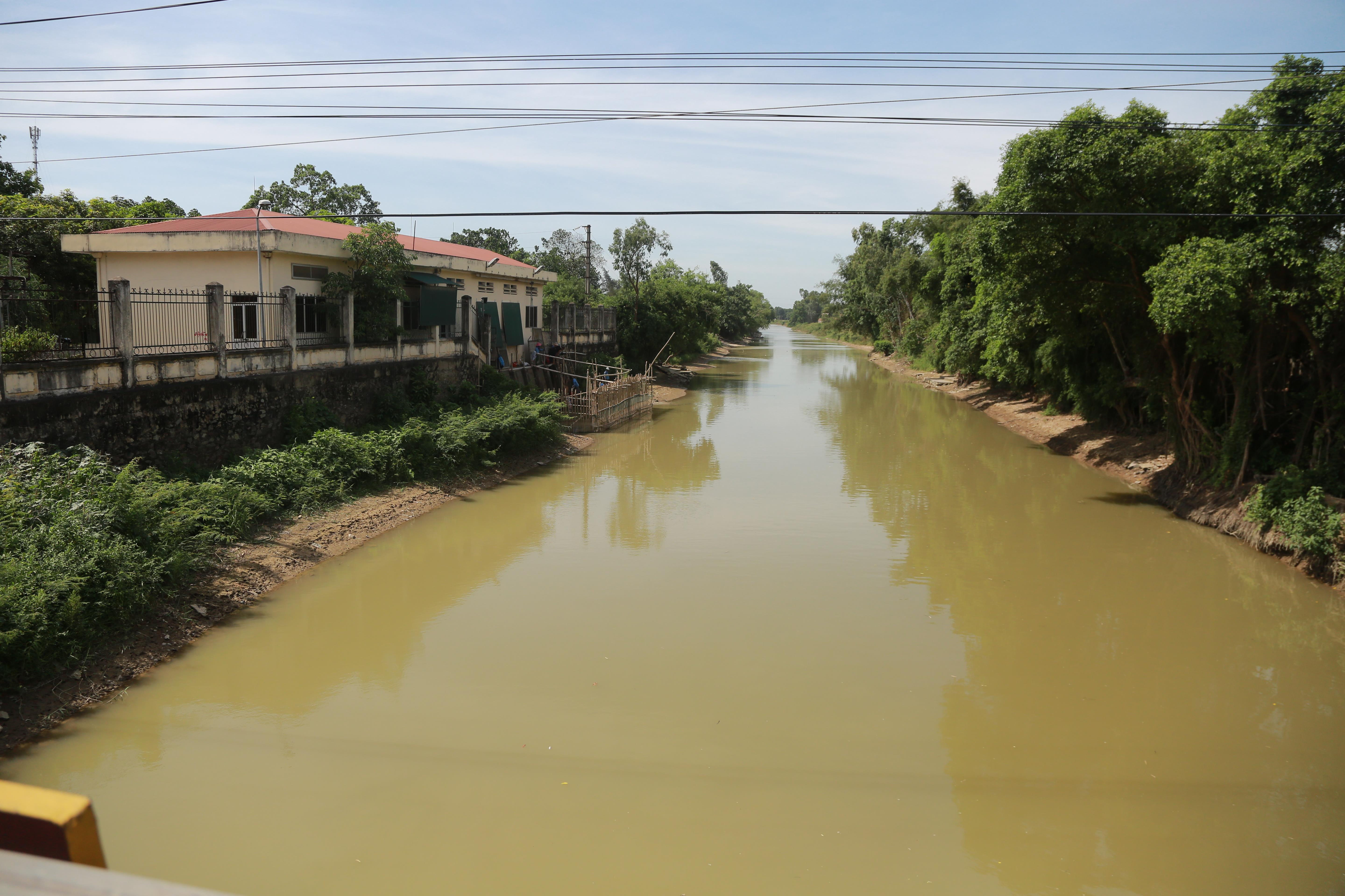 Dòng sông Đào, nơi Công ty CP Cấp nước Nghệ An có các hoạt động khai thác, sử dụng sản xuất nước sinh hoạt. Ảnh: Đào Tuấn