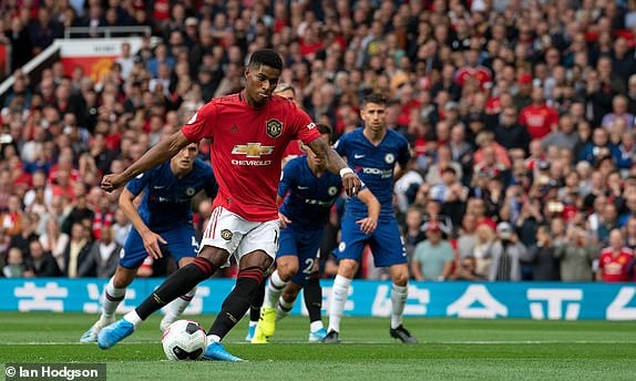 Marcus Rashford, tỏa sáng với cú đúp vào lưới Chelsea.