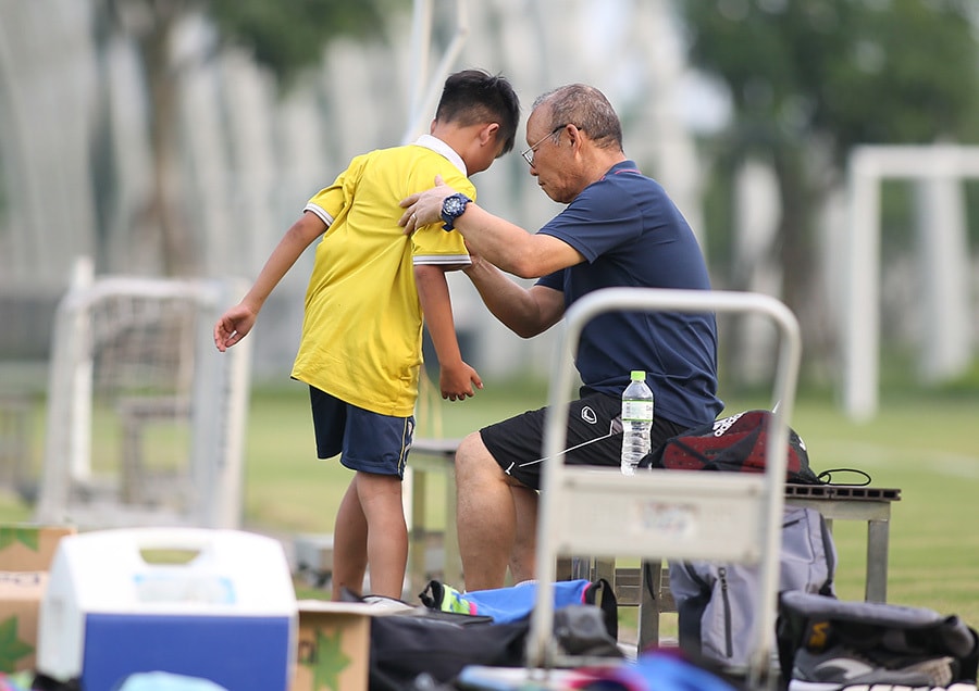 Chiến lược gia người Hàn Quốc là người luôn dành sự quan tâm, tình cảm với các cầu thủ trẻ