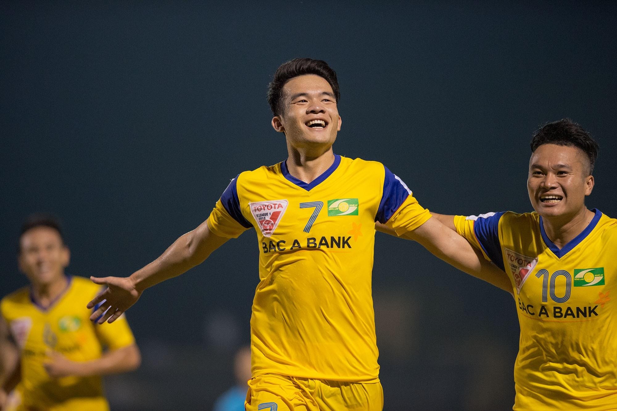 Sau V.League 2015, SLNA tiếp tục chia tay những tài năng lứa 1992 với việc Hoàng Thịnh gia nhập, ngôi sao tấn công ở các giải trẻ Nguyễn Đình Bảo cũng dứt áo ra đi đến với CLB Hải Phòng. Ảnh: Hải Thịnh