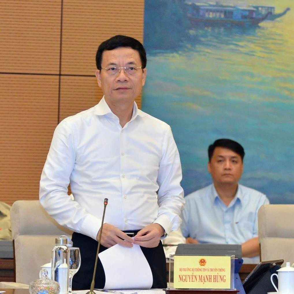 Bộ trưởng Nguyễn Mạnh Hùng trả lời chất vấn. Ảnh: VGP/Nhật Bắc