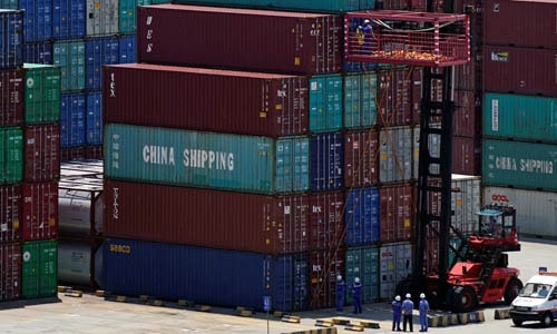 Các container hàng hóa tại cảng Dương Sơn, Thượng Hải, Trung Quốc. Ảnh: Reuters.