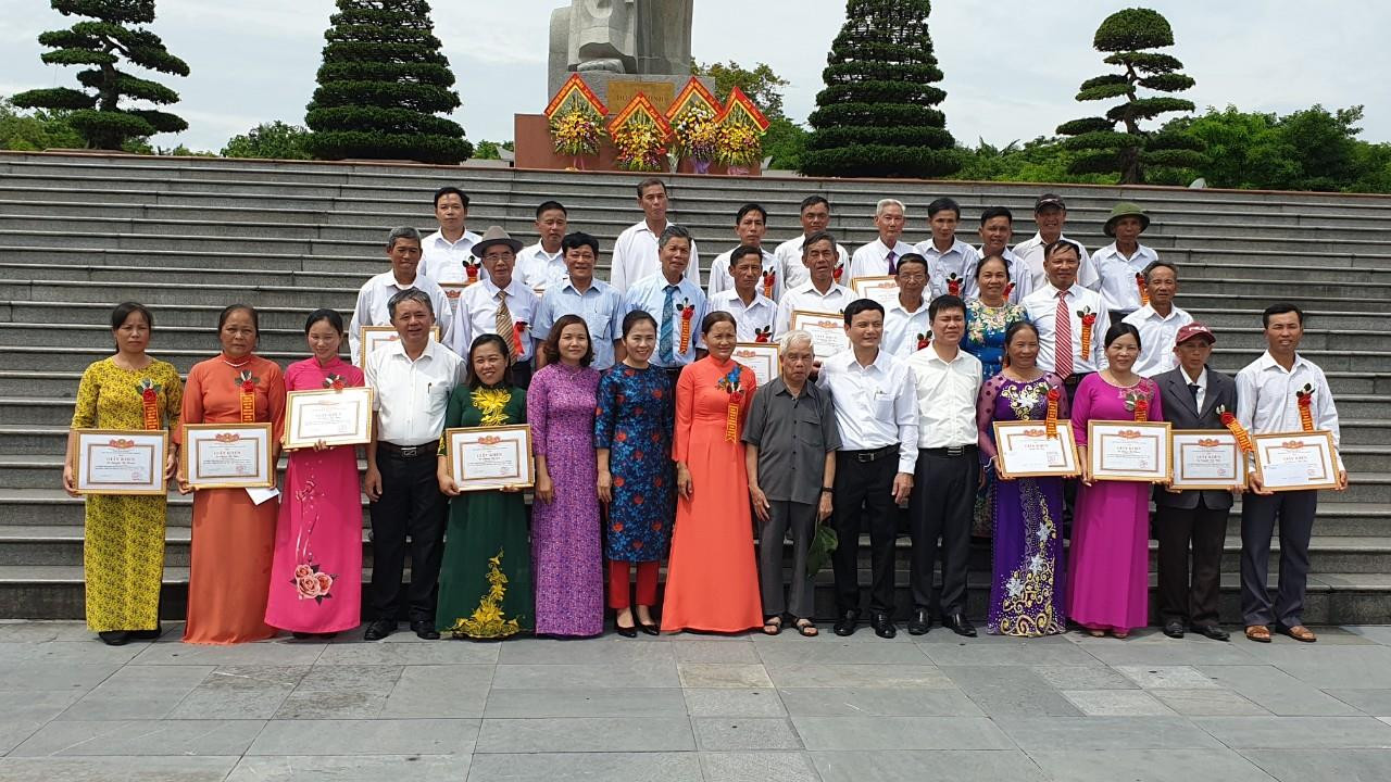 Các đại biểu tại Quảng trường Hồ Chí Minh