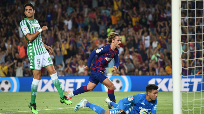 Griezmann lập cú đúp trong ngày Barca thắng Betis 5-2. Ảnh: Reuters.