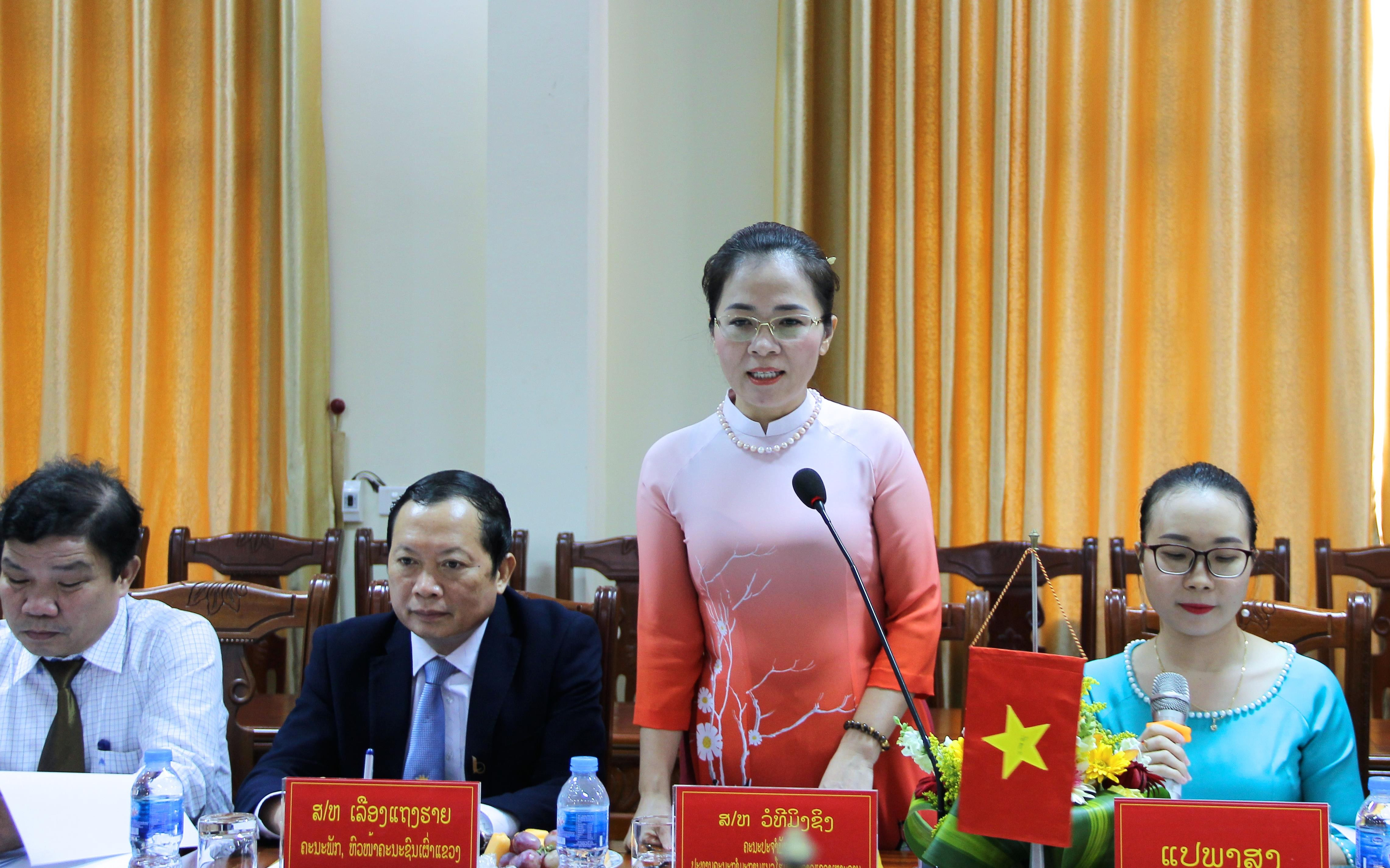 Chủ tịch Ủy ban MTTQ tỉnh Võ Thị Minh Sinh nhấn mạnh công tác Mặt trận chính là cầu nối giữa ý Đảng, lòng dân. Ảnh: Mỹ Nga 