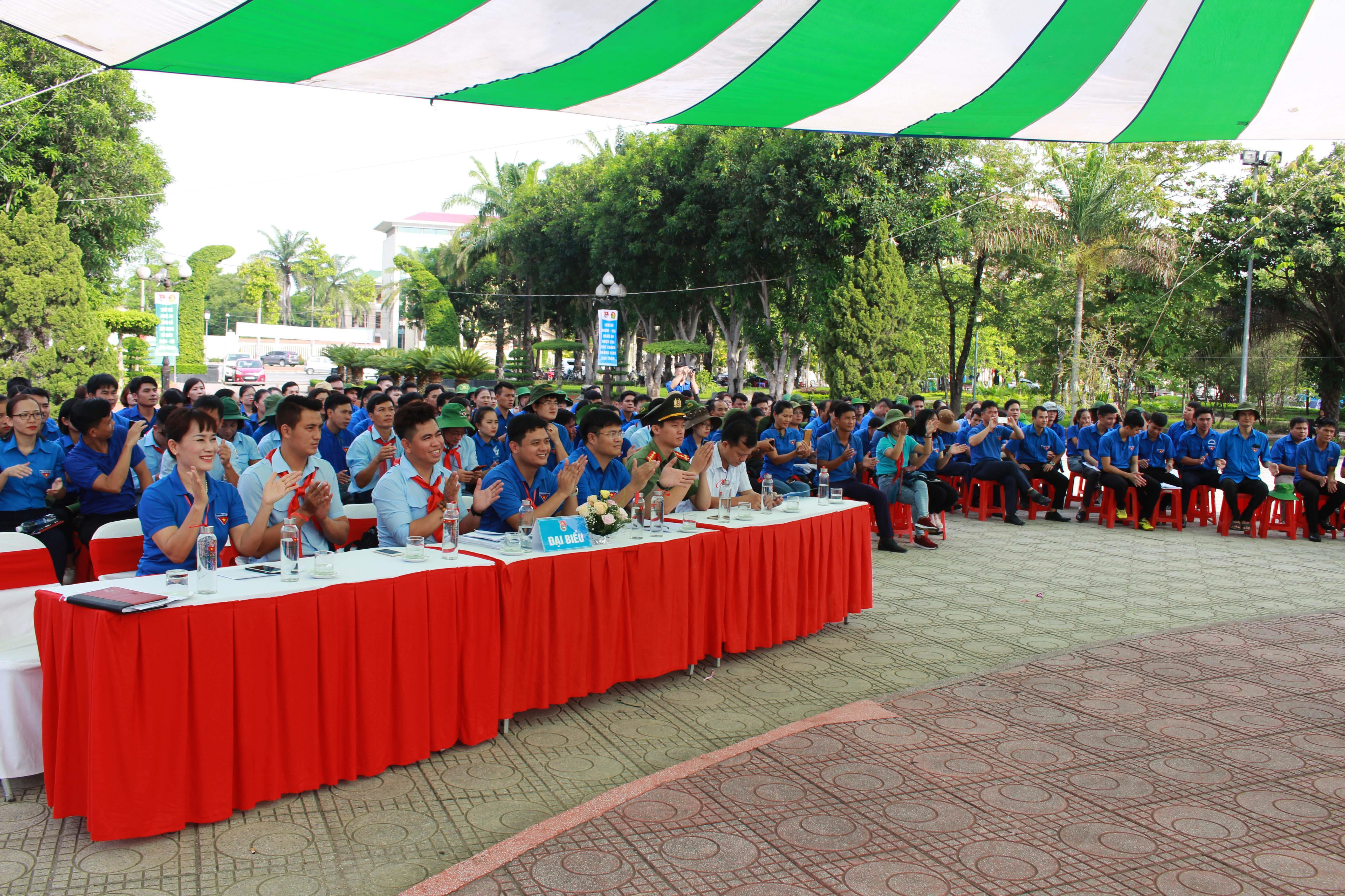 250 đại biểu tham gia “Trại huấn luyện kỹ năng công tác Đoàn - Đội tỉnh Nghệ An năm 2019”. Ảnh: Phương Thúy