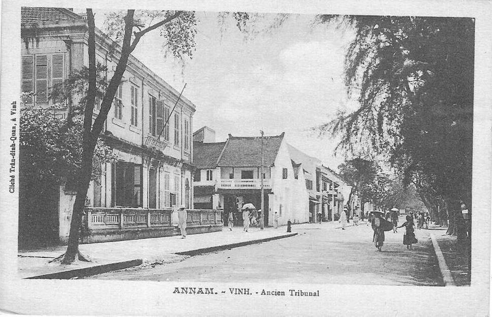 Trụ sở Tòa án Dân sự cũ (176 Rue Sarrau), năm 1928 Vĩnh Hưng Tường mua lại làm trụ sở công ty (Vị trí hiện nay là Ban Quản lý Chợ Vinh)