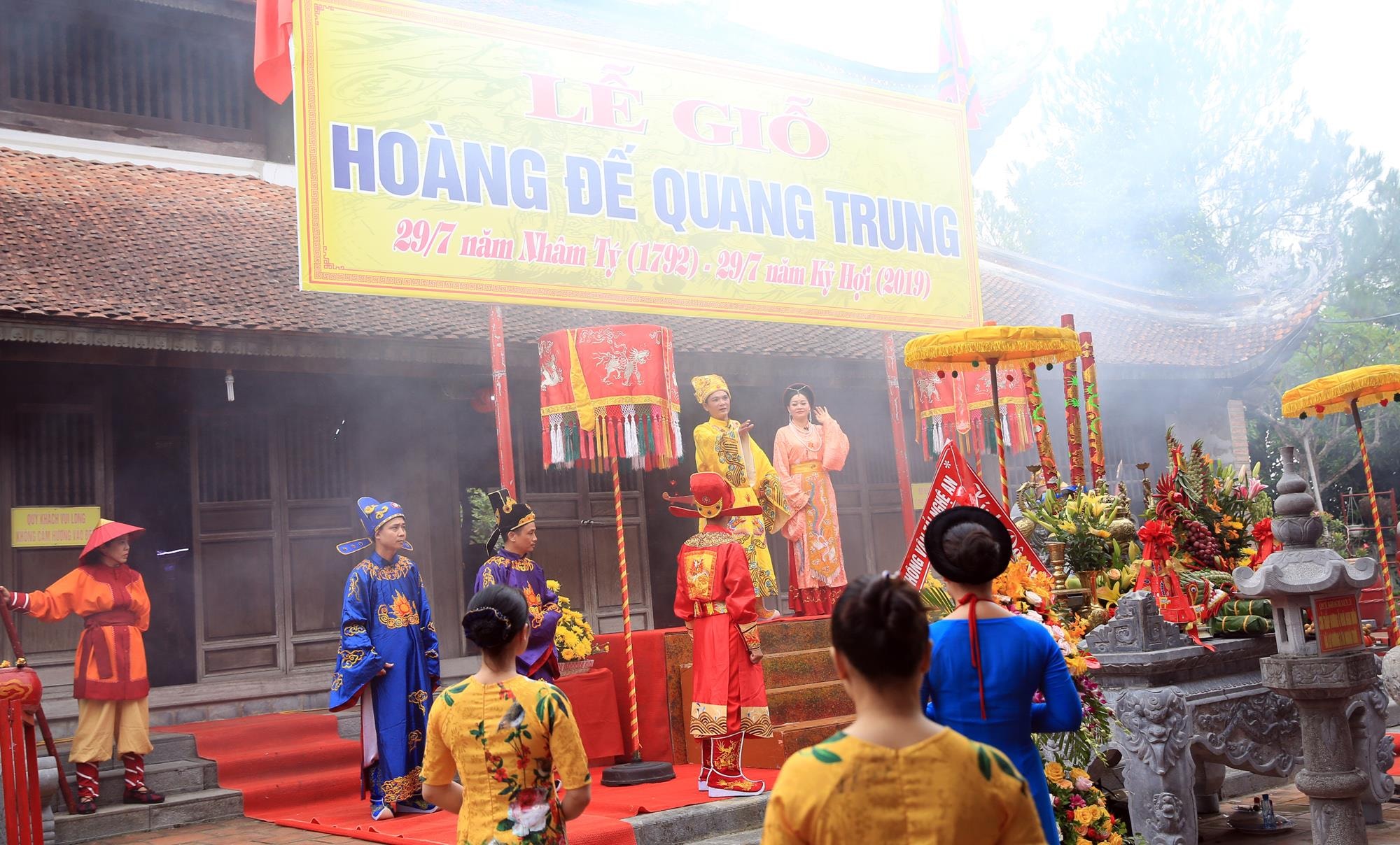 Sáng ngày 29/8 (tức ngày 29/7 âm lịch), UBND Thành phố Vinh tổ chức Lễ giỗ Hoàng đế Quang Trung – Nguyễn Huệ tại đền thờ Hoàng đế Quang Trung trên đỉnh núi Quyết, phường Trung Đô, TP Vinh.