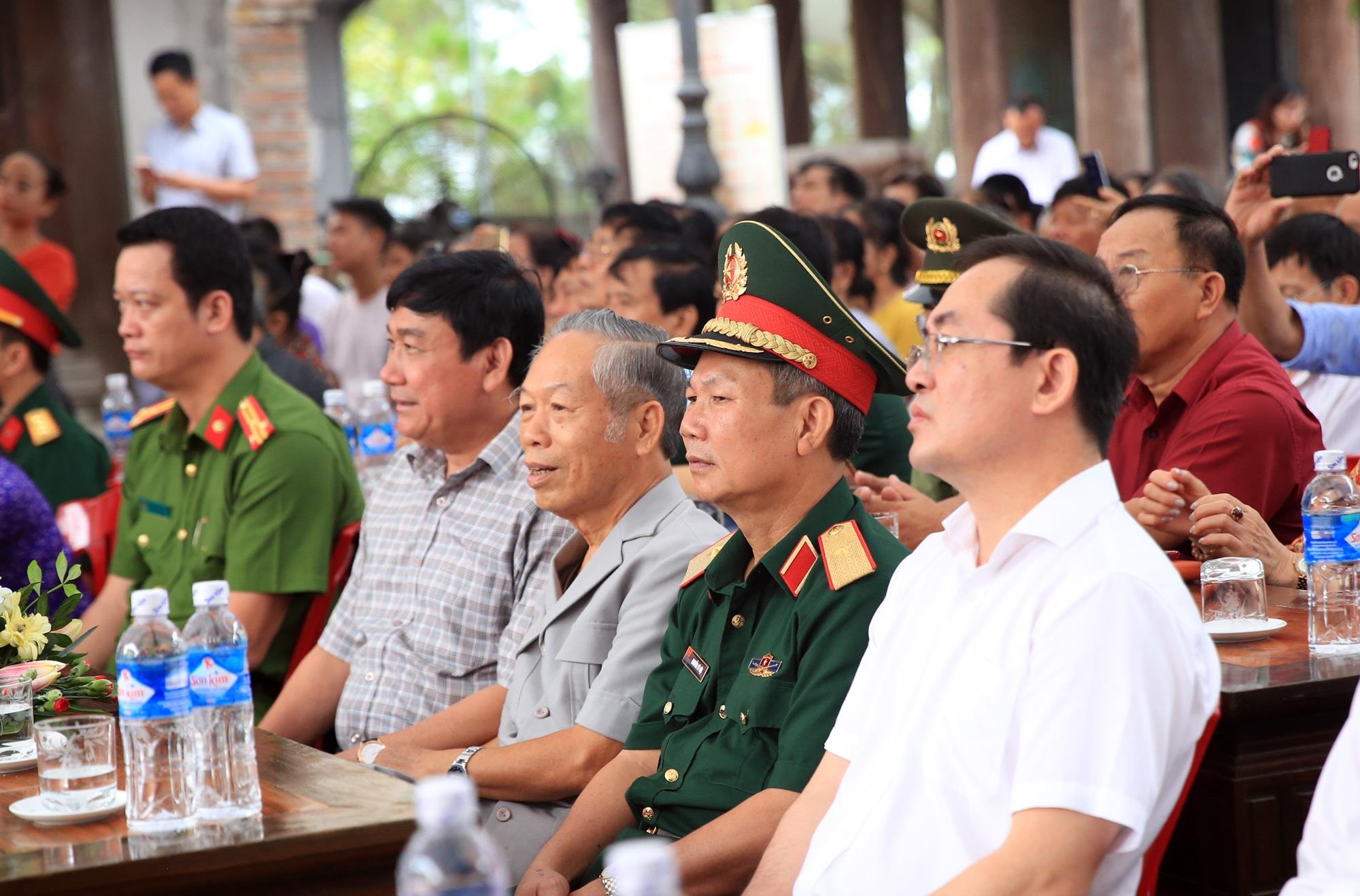 Dự buổi lễ có đồng chí: Thiếu tướng Nguyễn Sỹ Hội, Phó tư lệnh Quân khu 4 cùng các đại biểu đại diện các ban, ngành, cấp tỉnh; lãnh đạo Thành ủy Vinh, HĐND, UBND thành phố Vinh cùng đông đảo nhân dân và du khách gần xa.