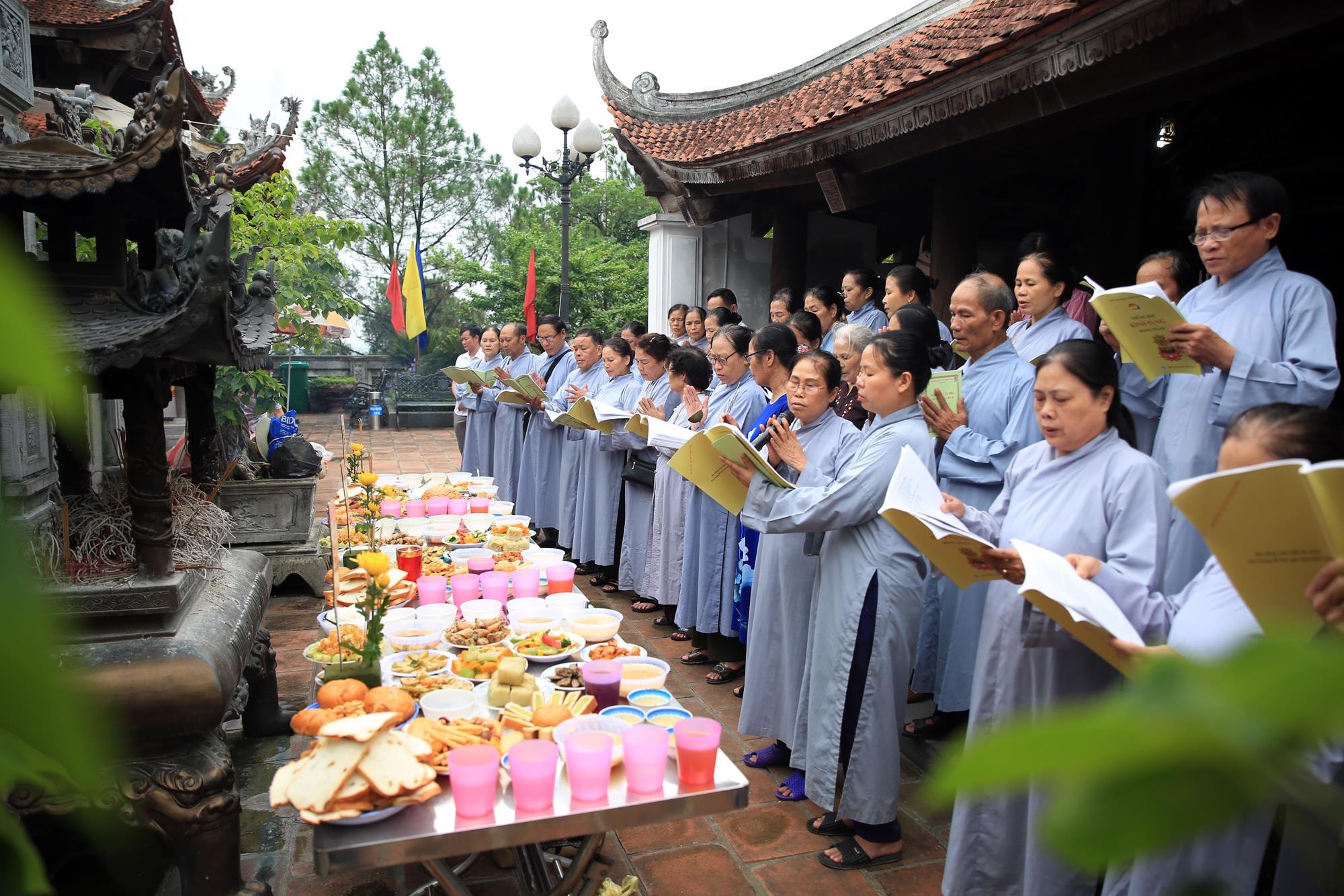 Ngày 22-12-1788, Nguyễn Huệ đã chọn khu vực núi Bân ở phía nam Kinh thành Phú Xuân -Huế để làm lễ đăng quang lên ngôi Hoàng đế, lấy niên hiệu Quang Trung và phát động cuộc hành quân thần tốc ra bắc đánh tan quân xâm lược Mãn Thanh, giải phóng thành Thăng Long vào dịp Tết Kỷ Dậu 1789. Cũng trong sáng 23-2, hàng nghìn người dân các phường tại TP Huế và du khách thập phương đã đến dâng hương tại Tượng đài Quang Trung ở núi Bân.
