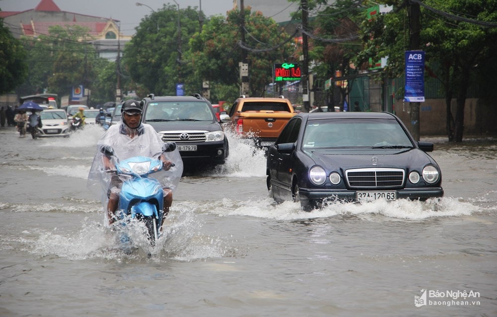 Hôm nay TP Vinh được dự báo mưa to.