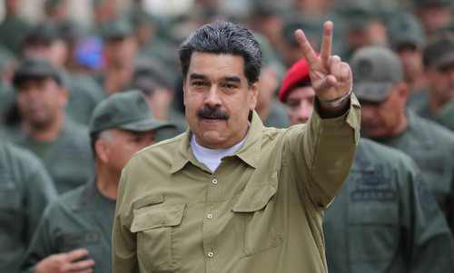Tổng thống Maduro diễu hành cùng các binh sĩ tại thủ đô Caracas hồi tháng 1. Ảnh: Reuters.