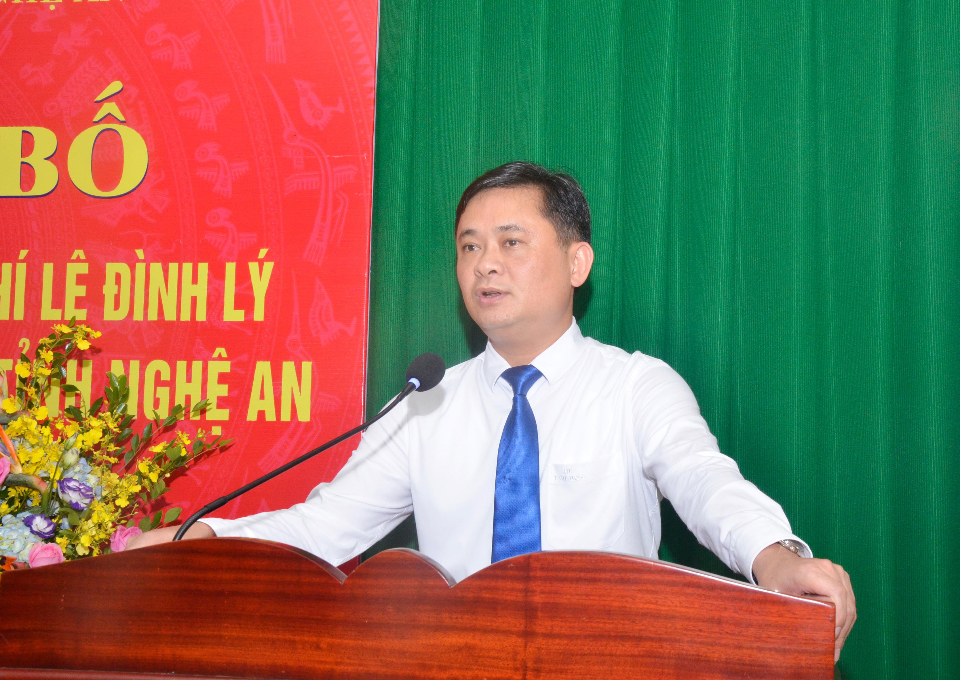 Chủ tịch UBND tỉnh Thái Thanh Quý phát biểu giao nhiệm vụ cho tân Giám đốc Sở Nội vụ Lê Đình Lý. Ảnh: Thanh Lê