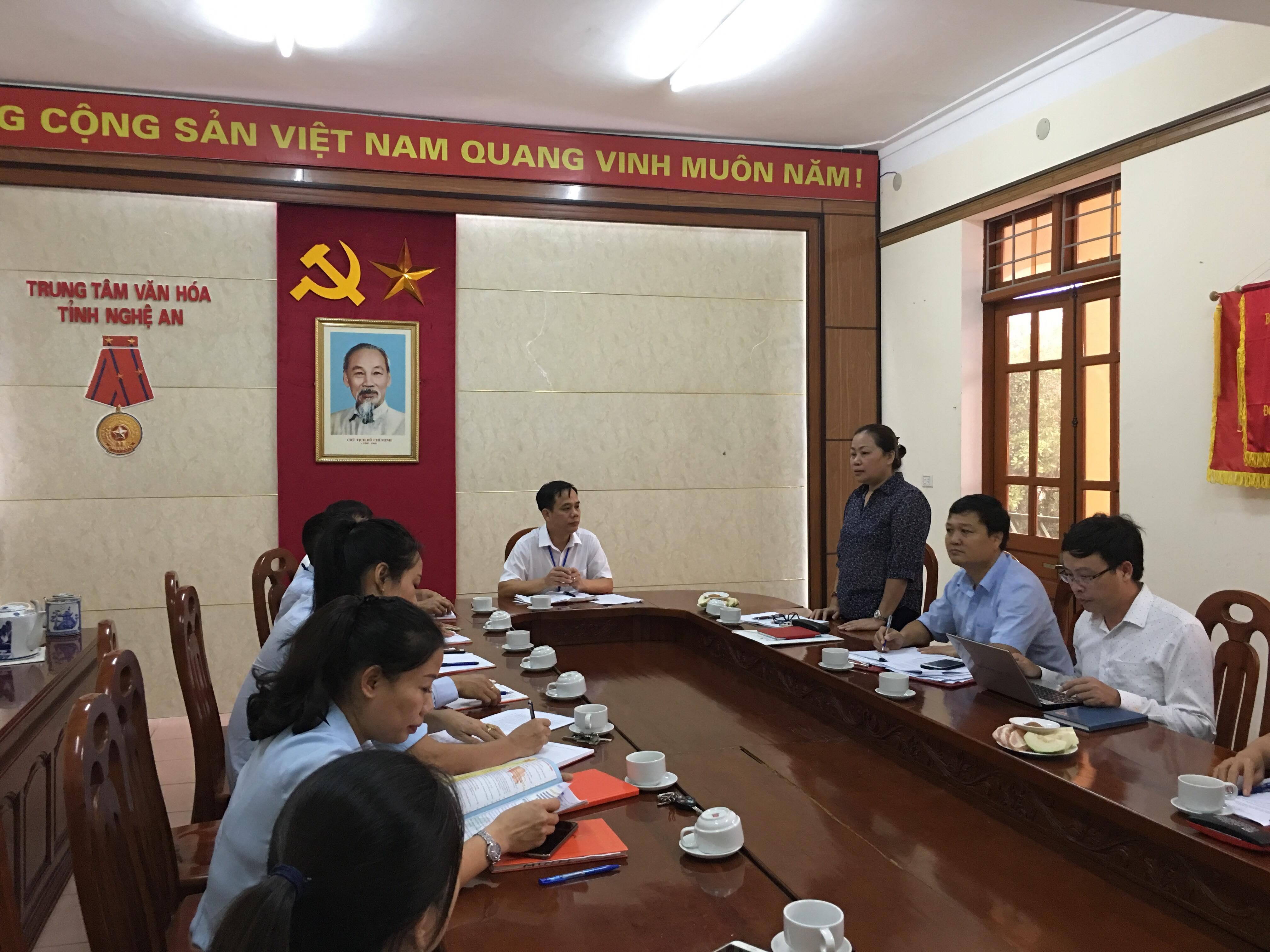 Trưởng ban Tuyên giáo Tỉnh ủy Nguyễn Thị Thu Hường phát biểu tại buổi sinh hoạt. Ảnh: Quang Minh