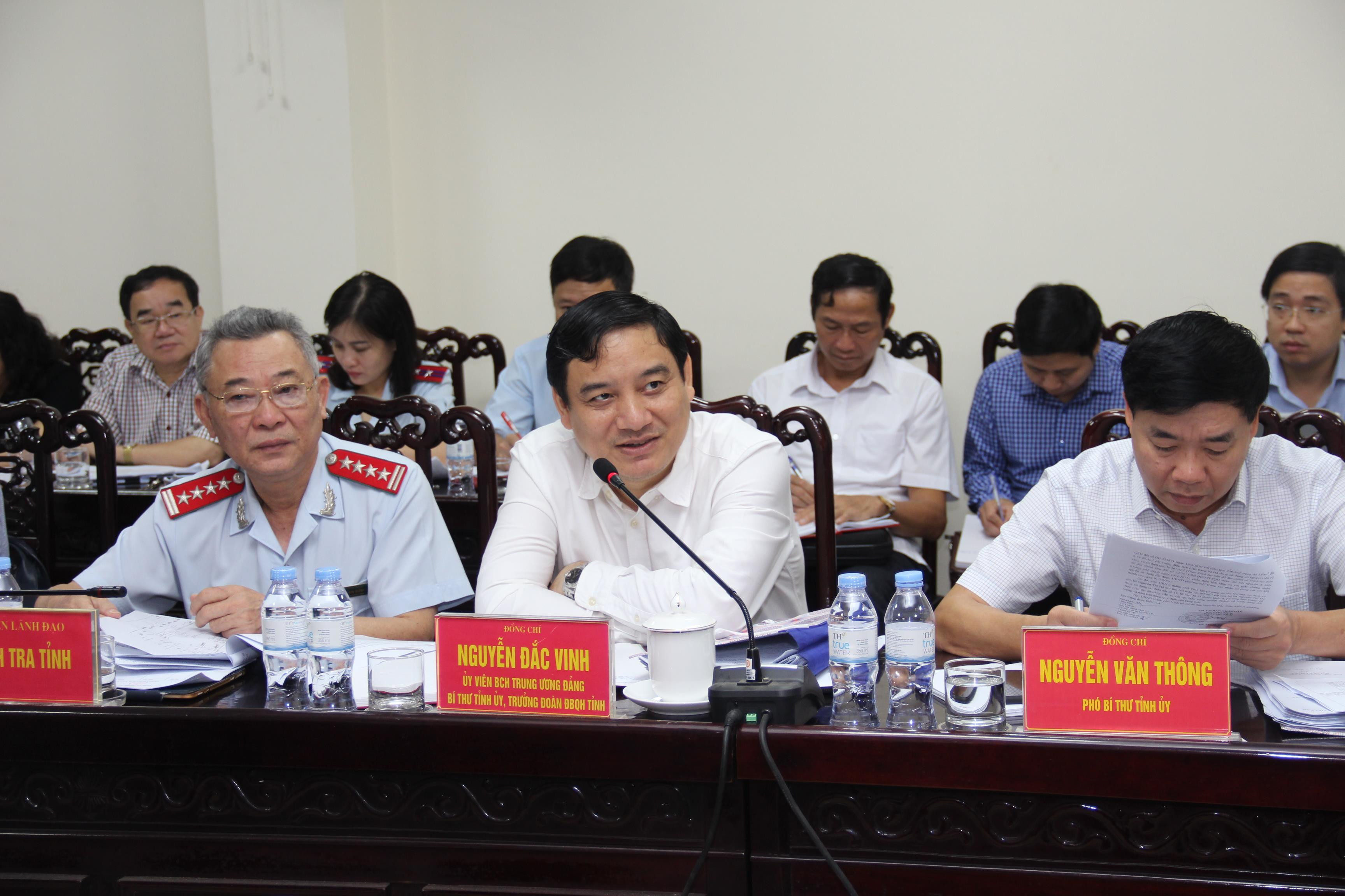Bí thư Tỉnh ủy Nguyễn Đắc Vinh lắng nghe các ý kiến của người dân tại phiên tiếp công dân tháng 9.2019. Ảnh: Hoài Thu