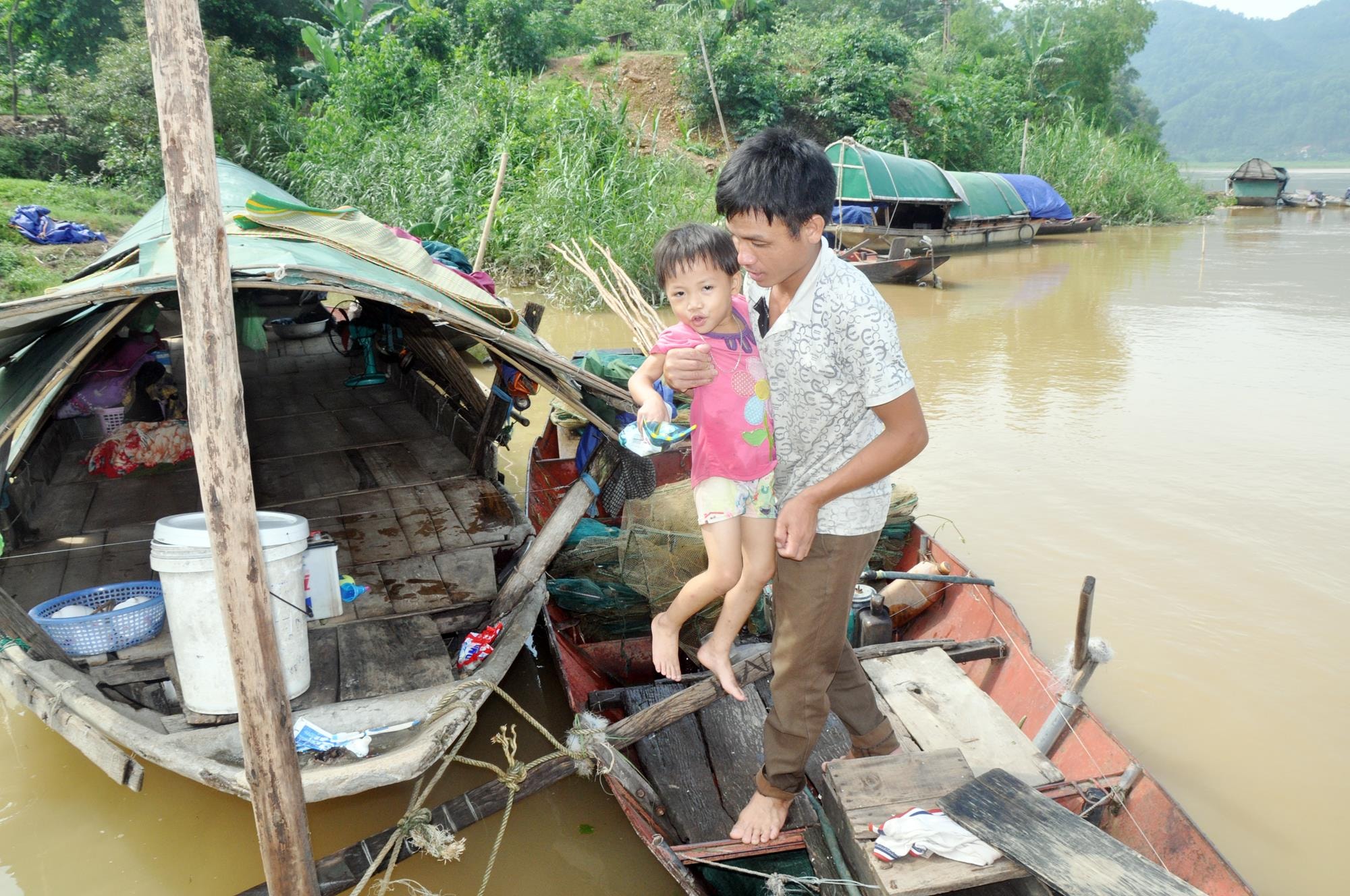 Trên những con thuyền này, hiểm nguy luôn rình rập