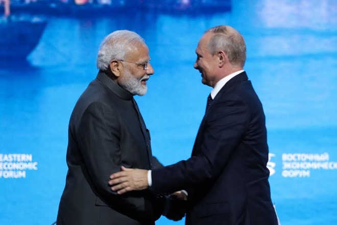 Tổng thống Nga Vladimir Putin và Thủ tướng Ấn Độ Narendra Modi tại Diễn đàn kinh tế Phương Đông hôm 5.9 /// AFP