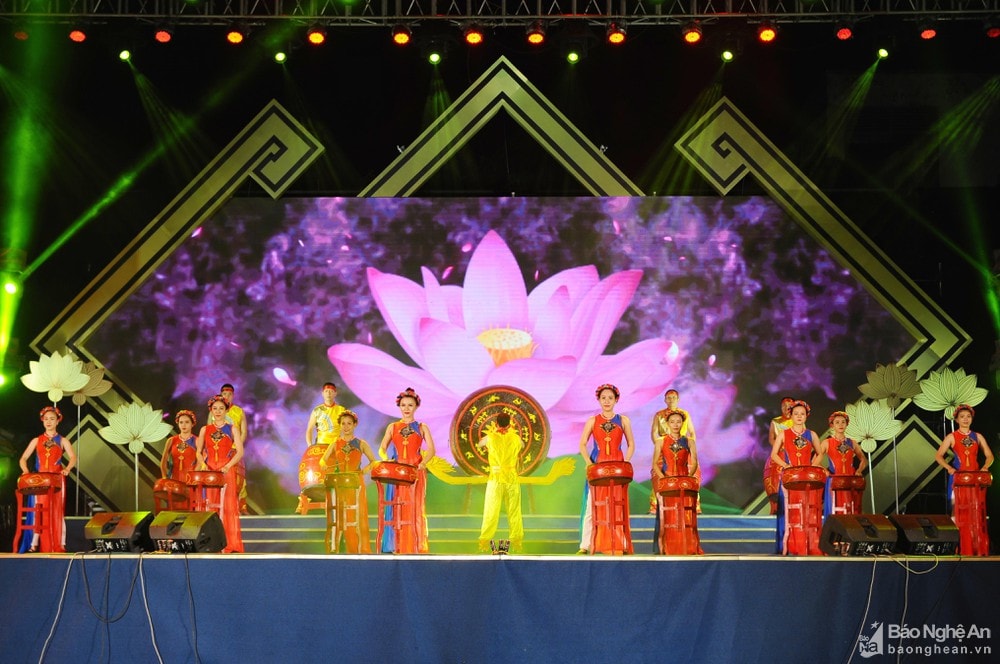 Chương trình Liên hoan Tiếng hát Làng Sen năm 2019. Ảnh tư liệu: Thành Cường